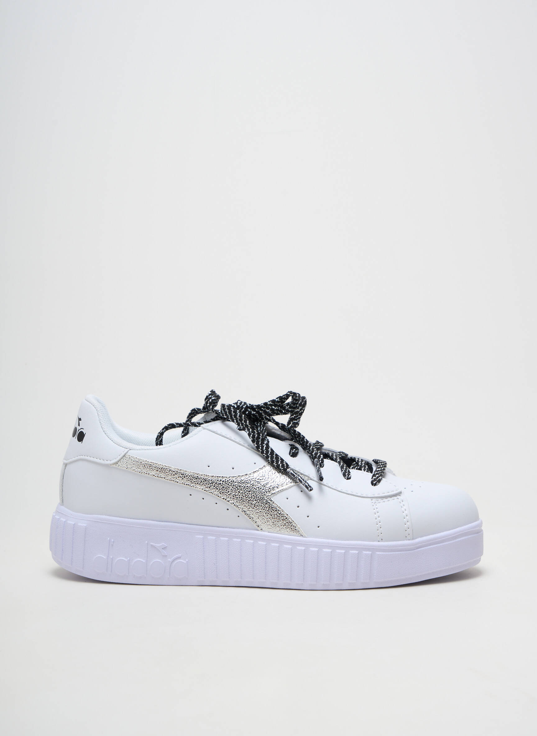 Baskets matière lisse talon plat jusqu'à 3cm blanc DIADORA femme