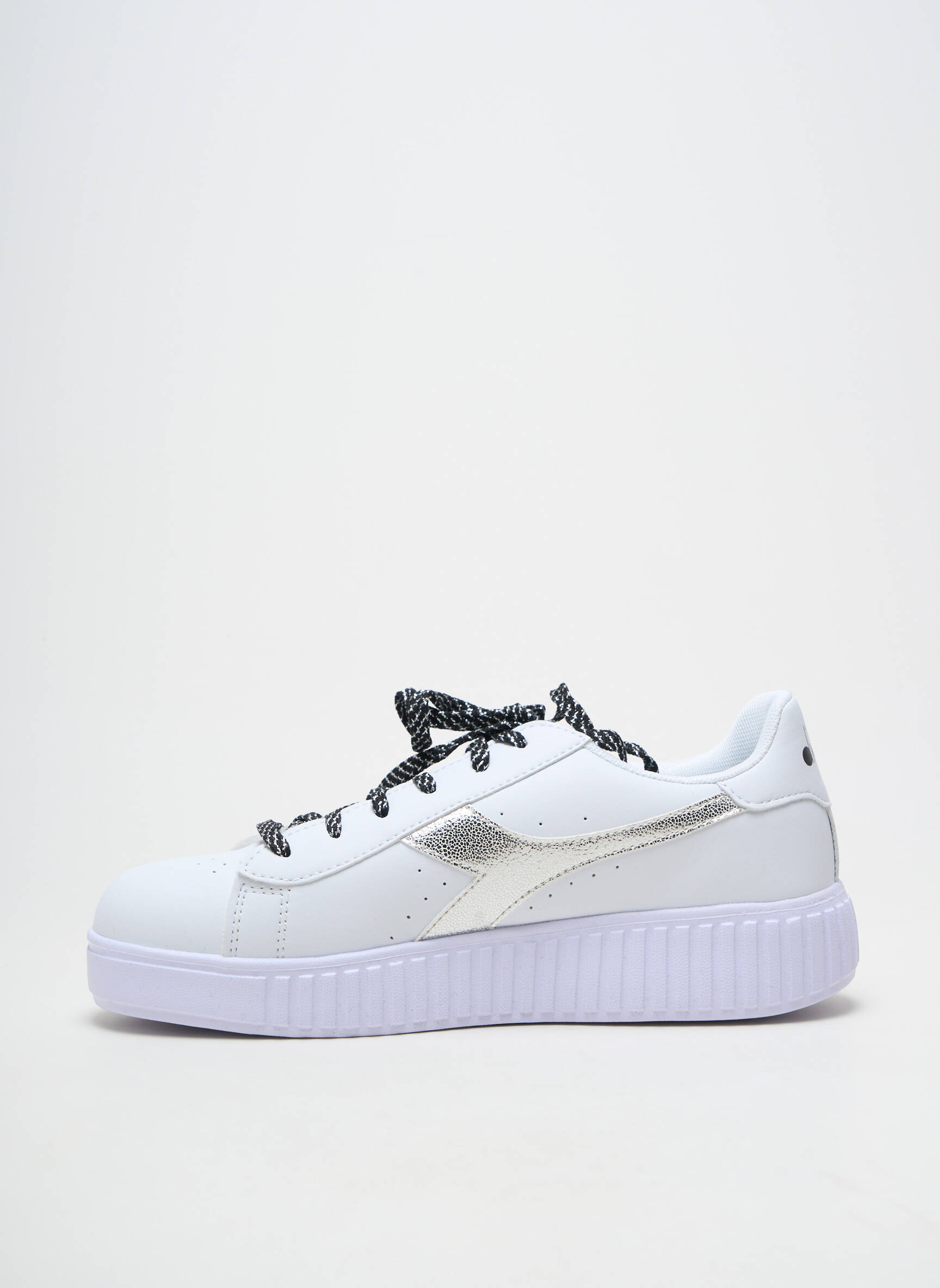Baskets matière lisse talon plat jusqu'à 3cm blanc DIADORA femme