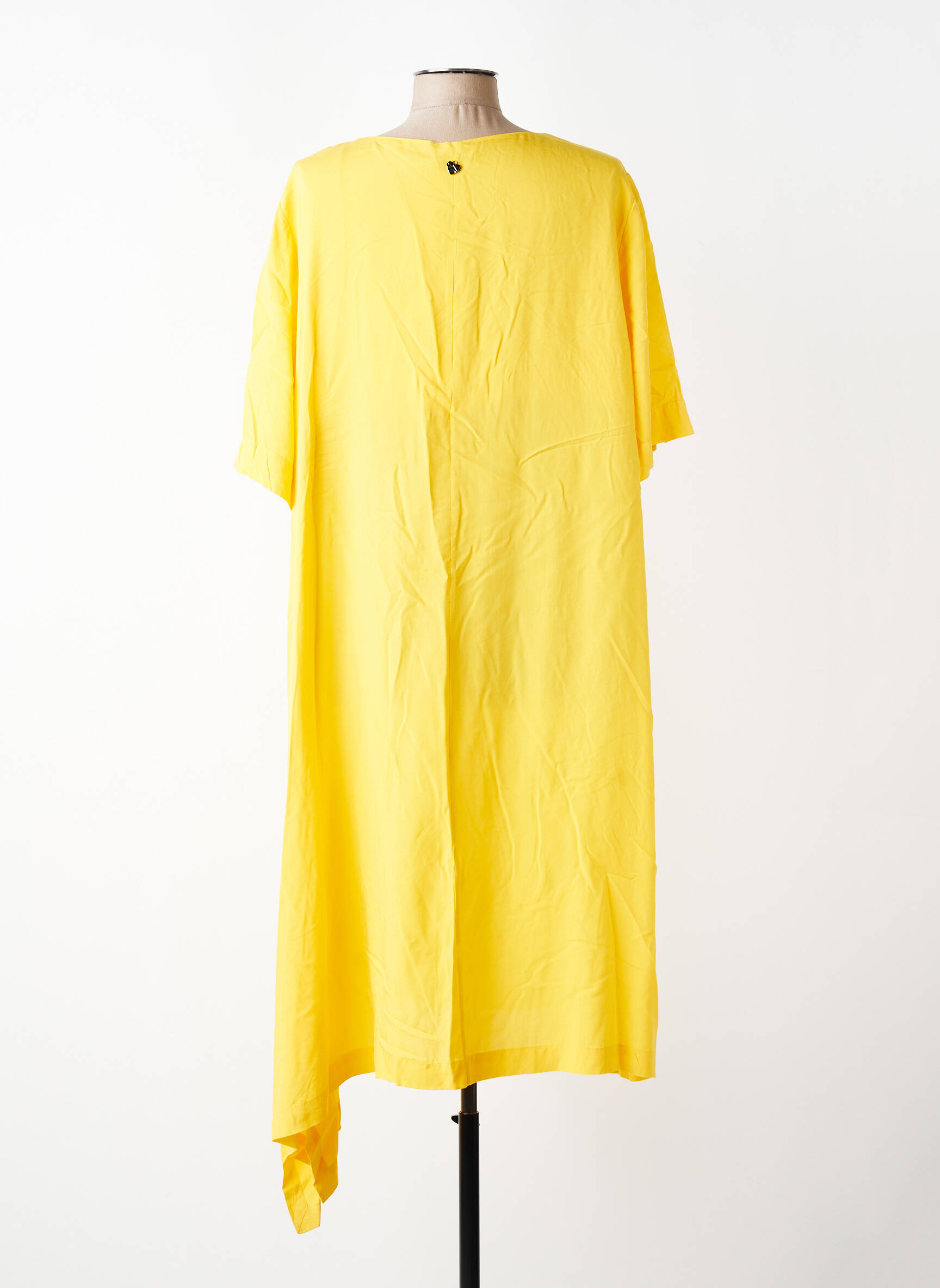 Robe mi-longue tissage crêpe manches courtes jaune MAT. femme