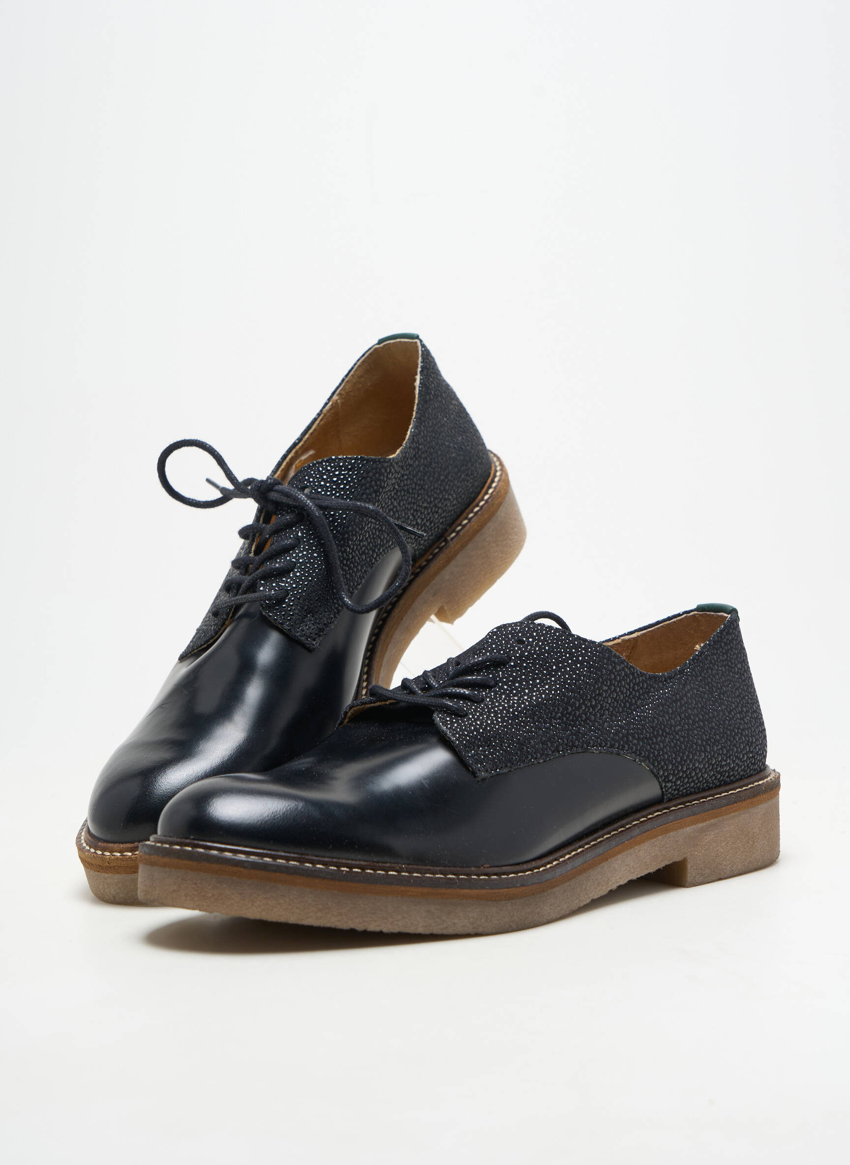 Derbies matière lisse talon plat jusqu'à 3cm noir KICKERS femme