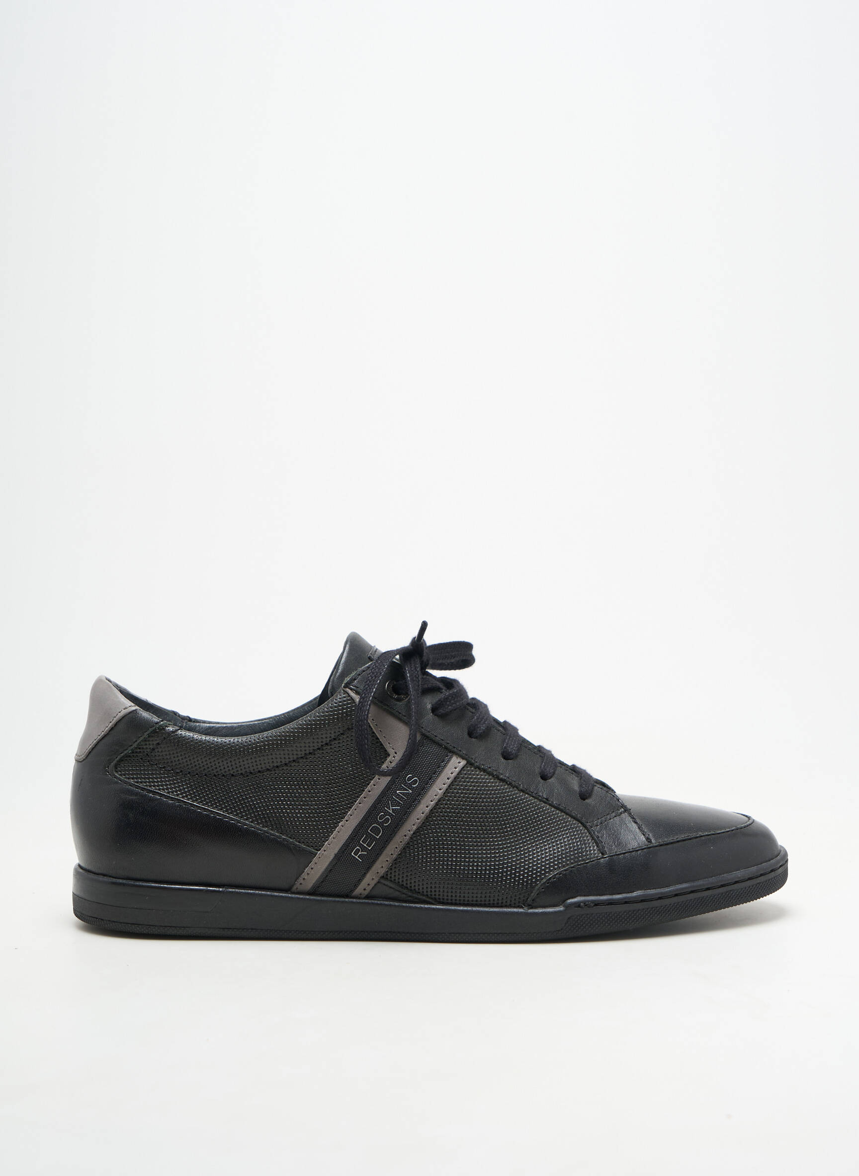 Baskets matière lisse bout rond noir REDSKINS homme