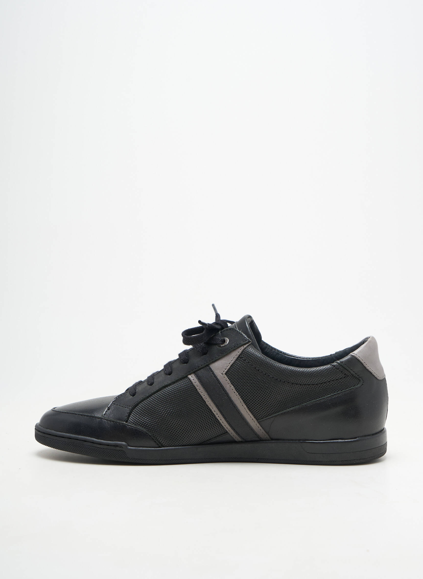 Baskets matière lisse bout rond noir REDSKINS homme