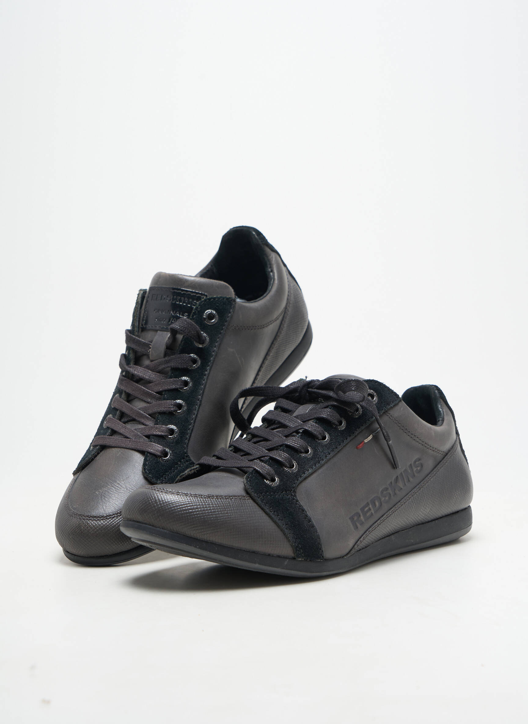Baskets matière lisse bout rond gris REDSKINS homme