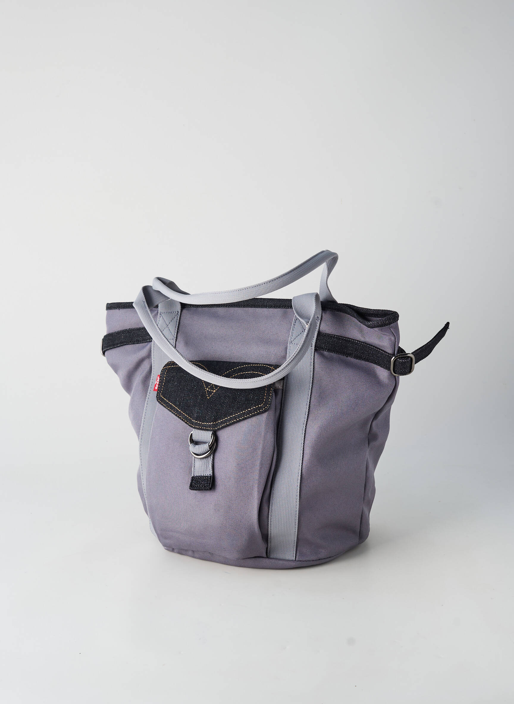 Sac fermeture zippée forme sceau gris LEVI'S femme