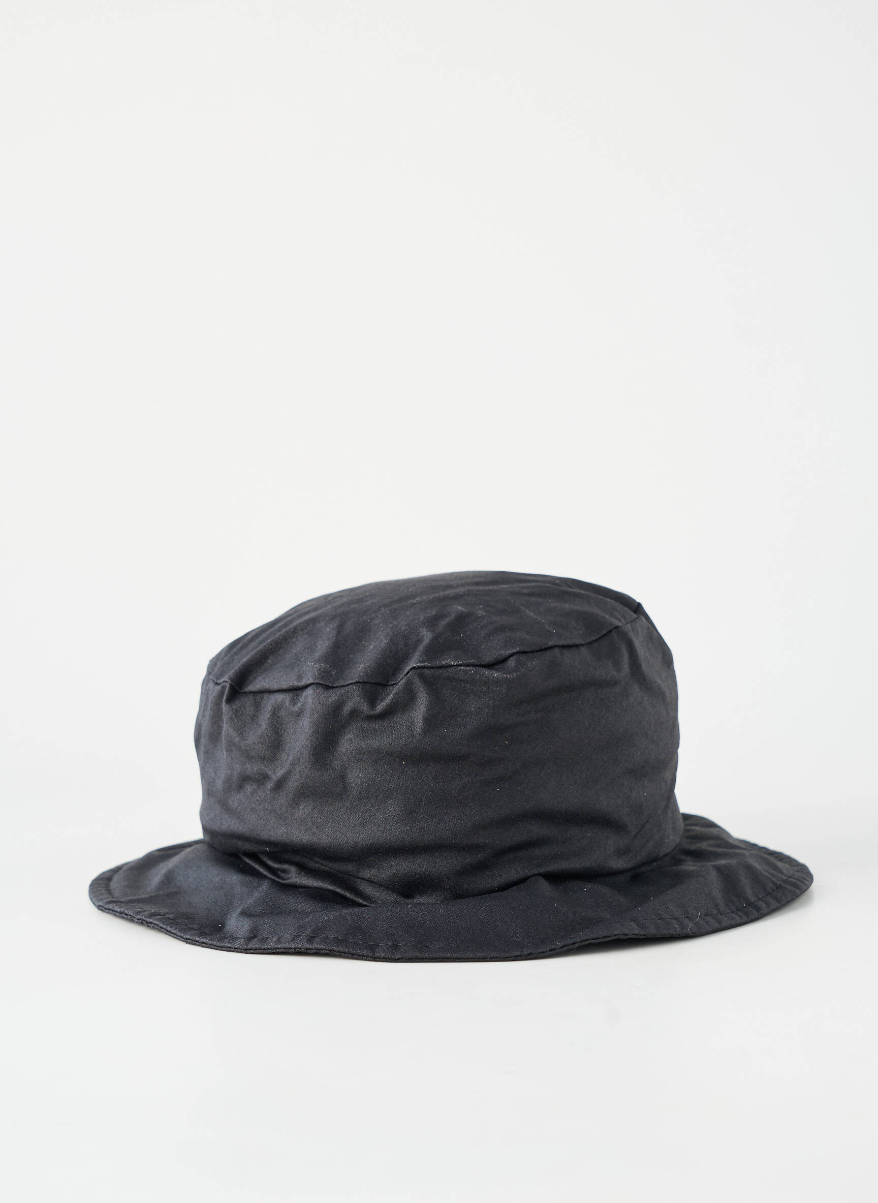 Chapeau forme bob noir TOUT EN TETE femme