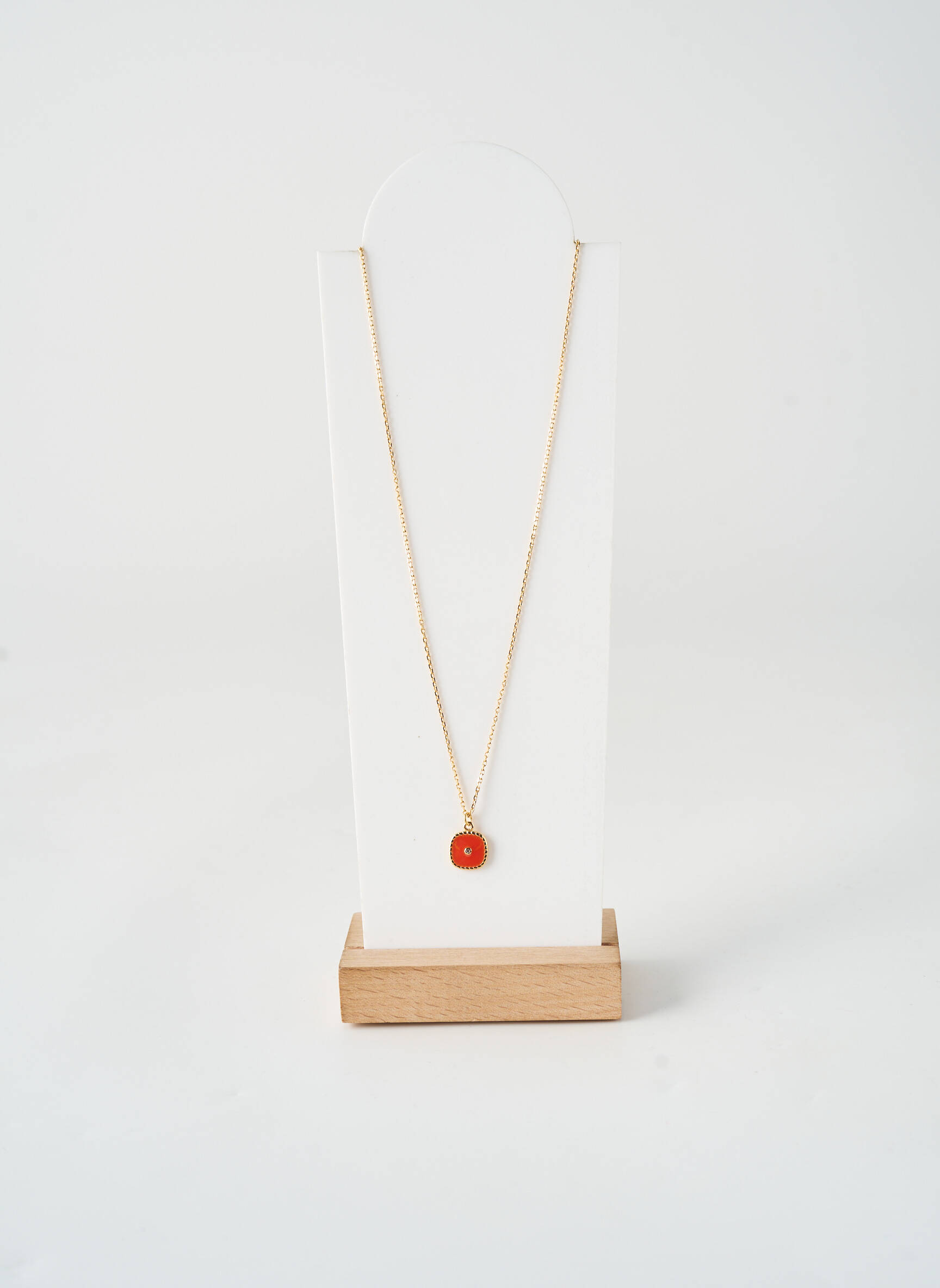Collier ornement breloque / pampille orange NILAI femme