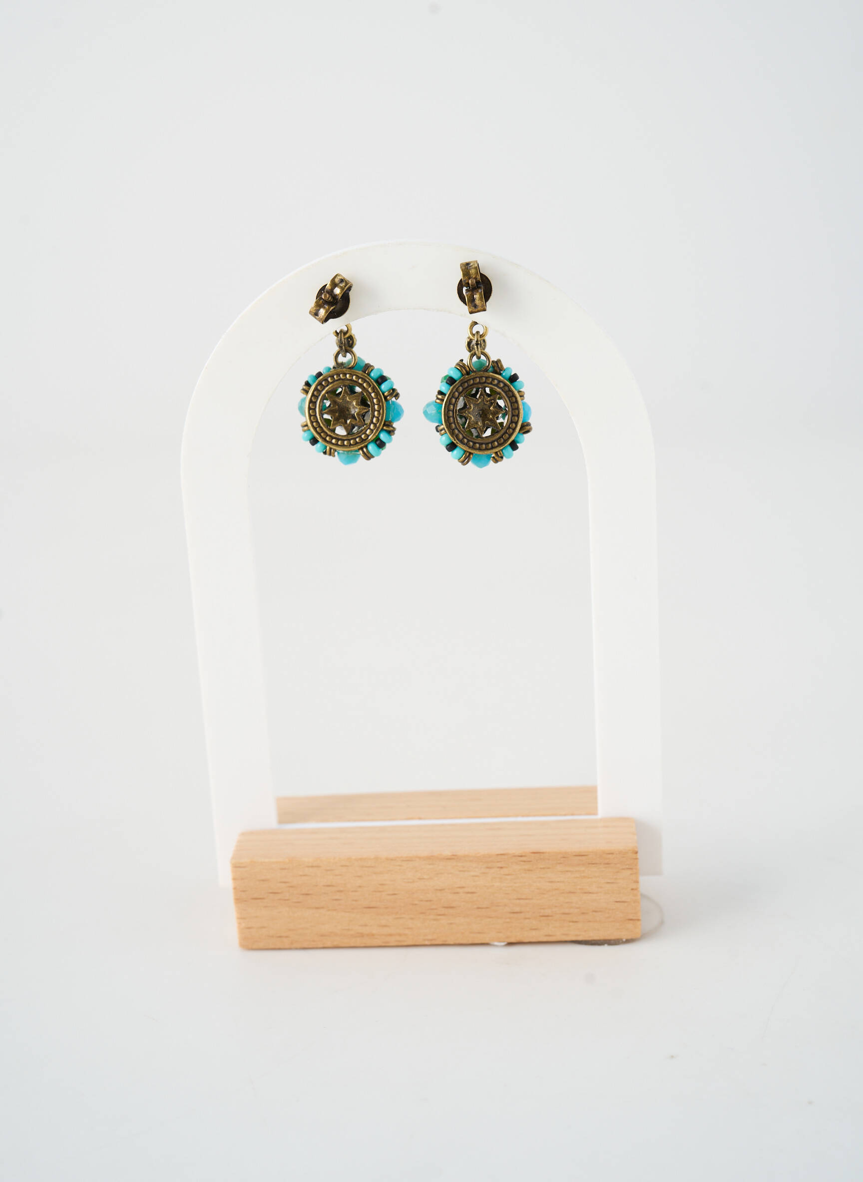 Boucles d’oreilles matériaux métal bleu KONPLOTT femme