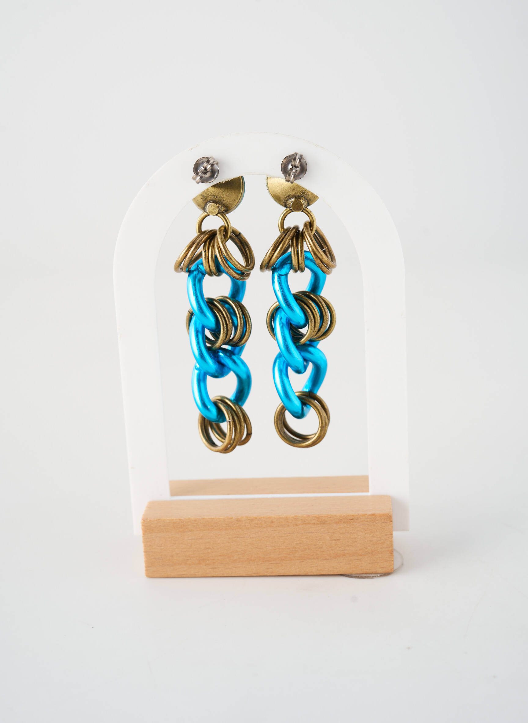 Boucles d’oreilles matériaux métal bleu KONPLOTT femme