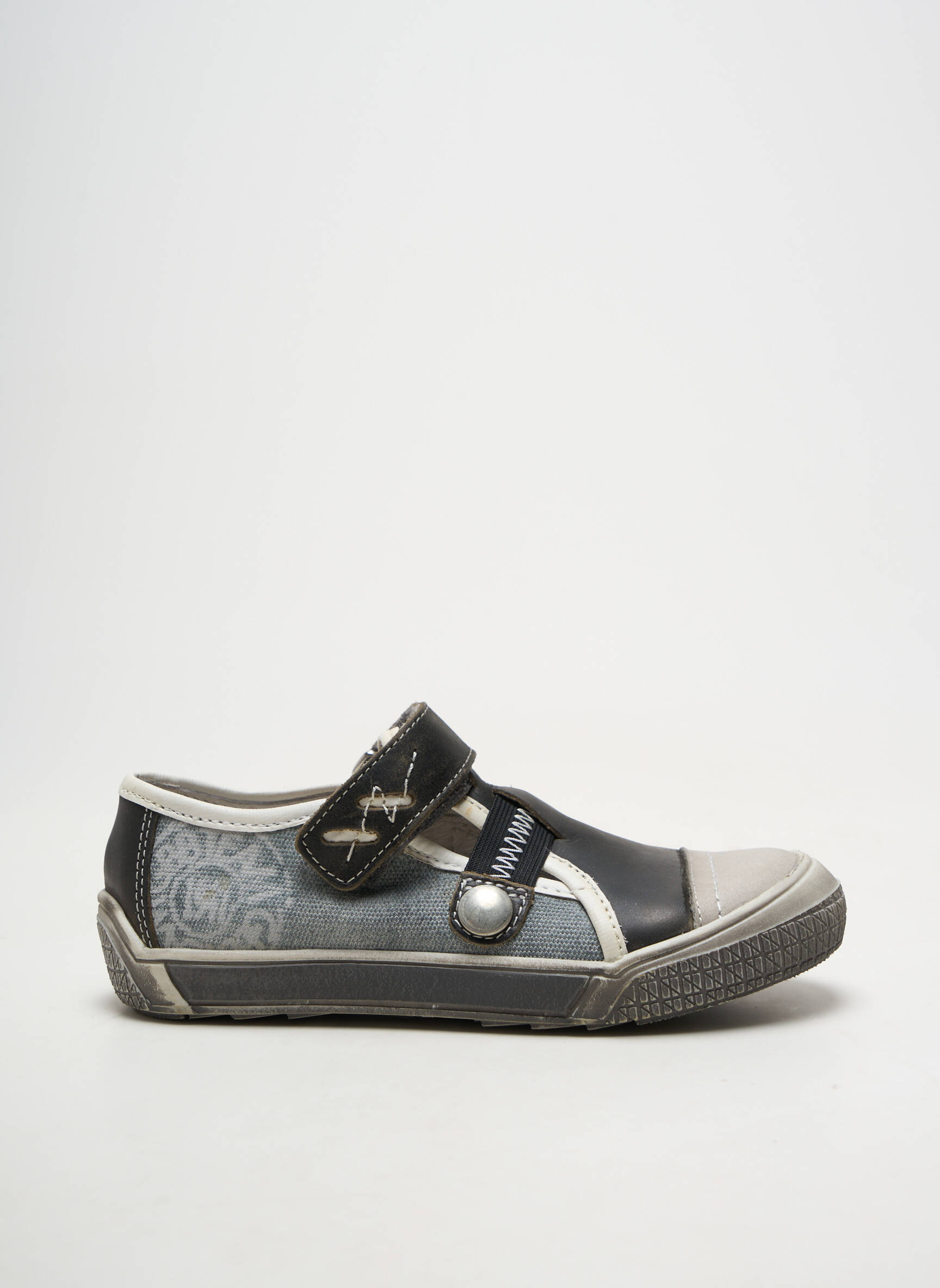 Baskets matière lisse bout rond gris GBB enfant