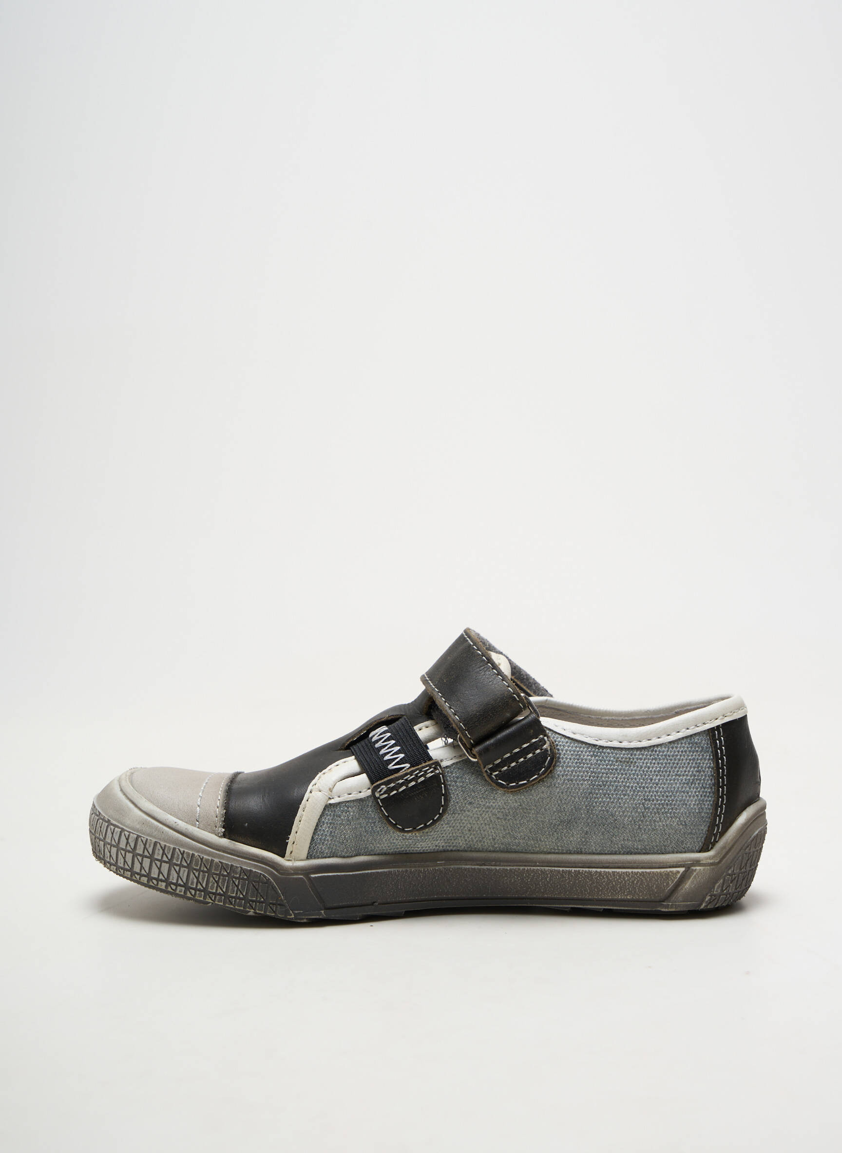 Baskets matière lisse bout rond gris GBB enfant