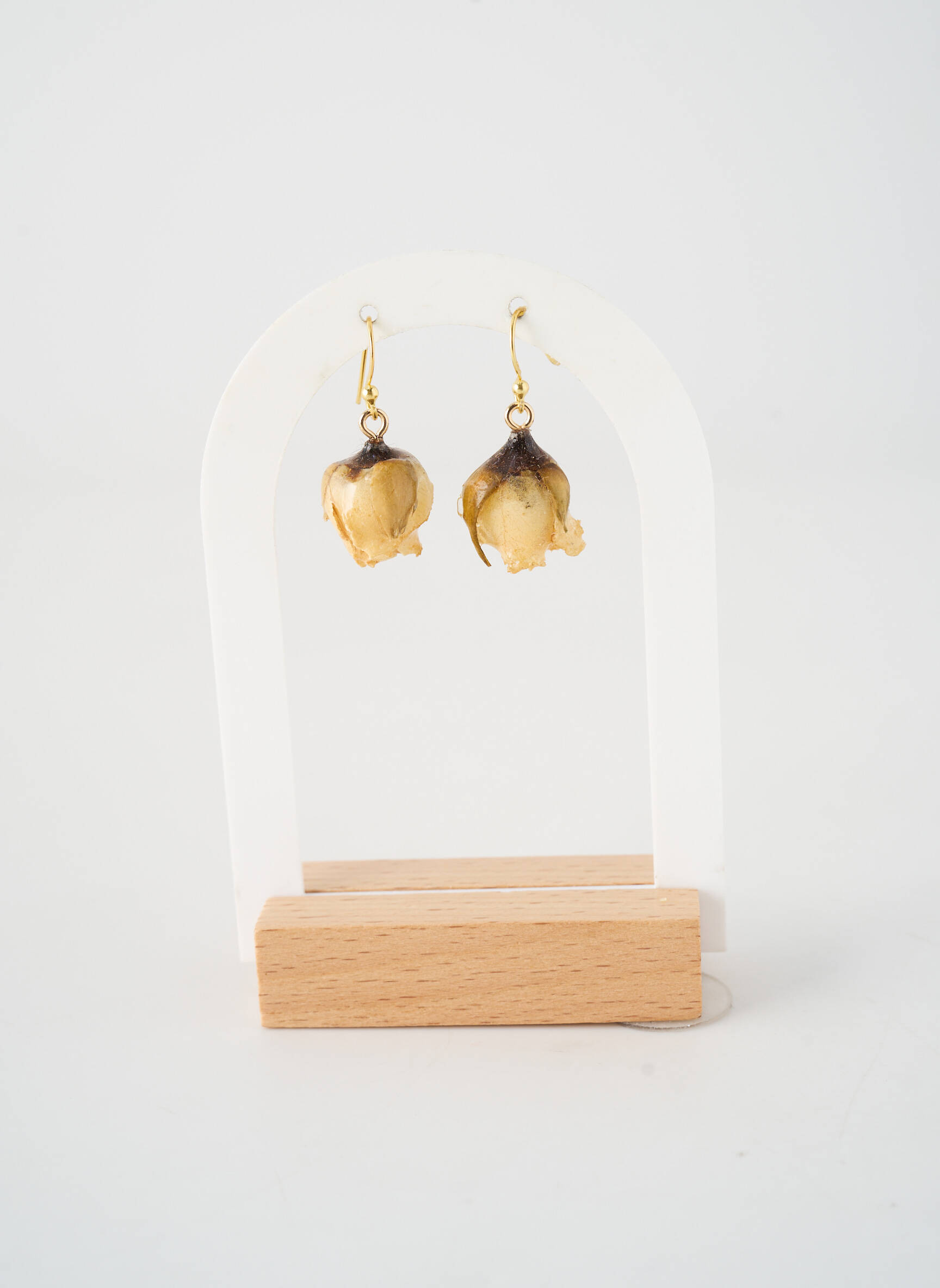 Boucles d’oreilles fermeture crochet beige MADAME LILI femme
