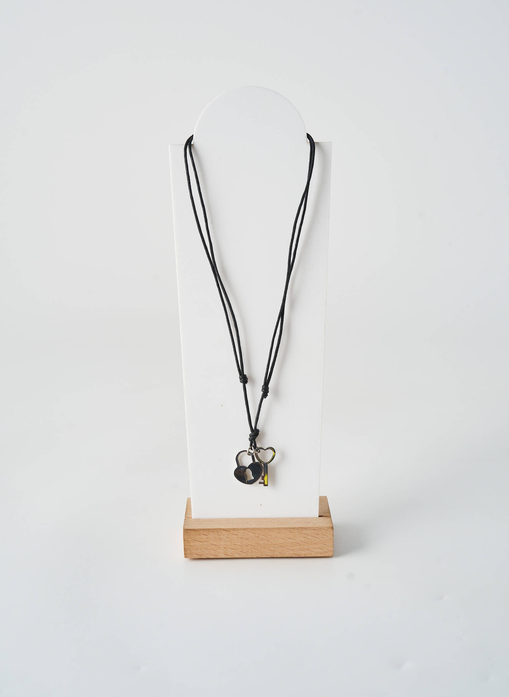 Collier fermeture avec liens noir TATA GISELE femme