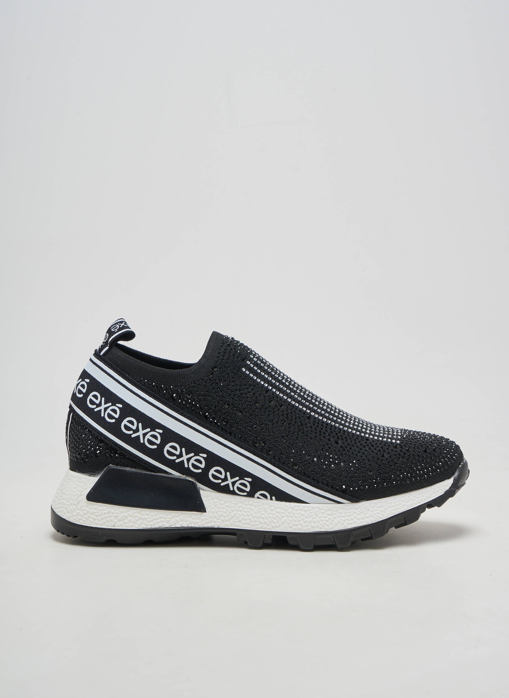 Baskets fermeture elastique talon plat jusqu'à 3cm noir EXÉ femme