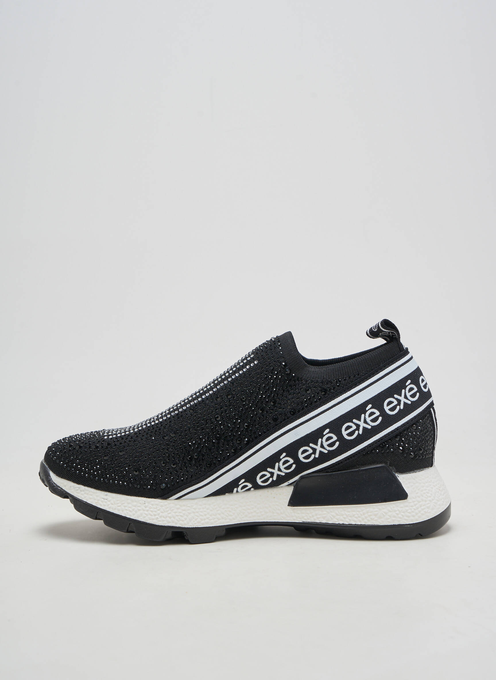 Baskets fermeture elastique talon plat jusqu'à 3cm noir EXÉ femme