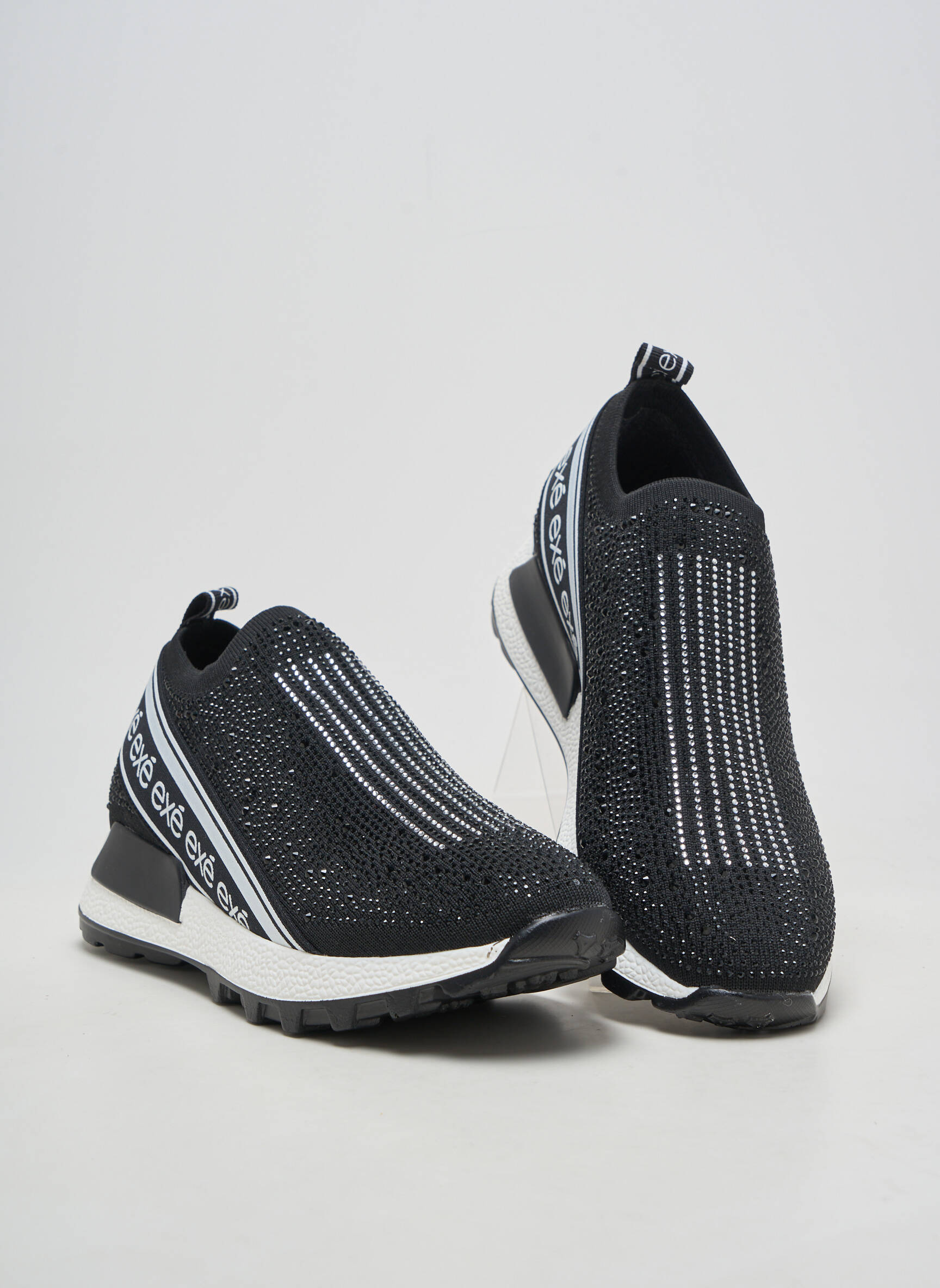 Baskets fermeture elastique talon plat jusqu'à 3cm noir EXÉ femme