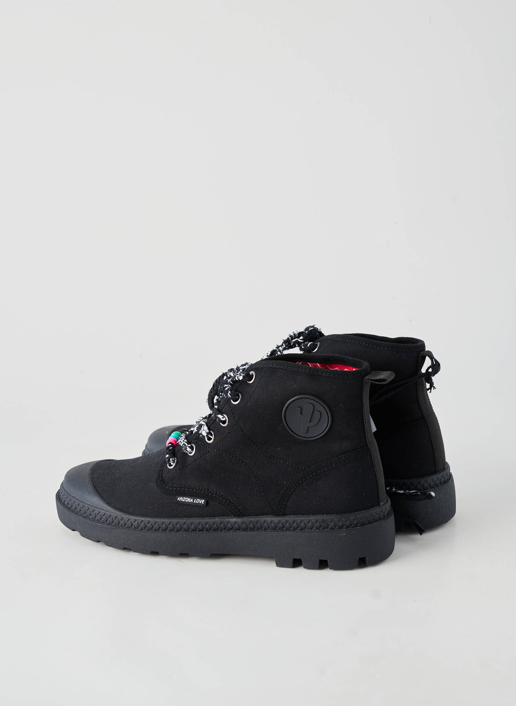 Baskets bout rond talon plat jusqu'à 3cm noir ARIZONA LOVE femme