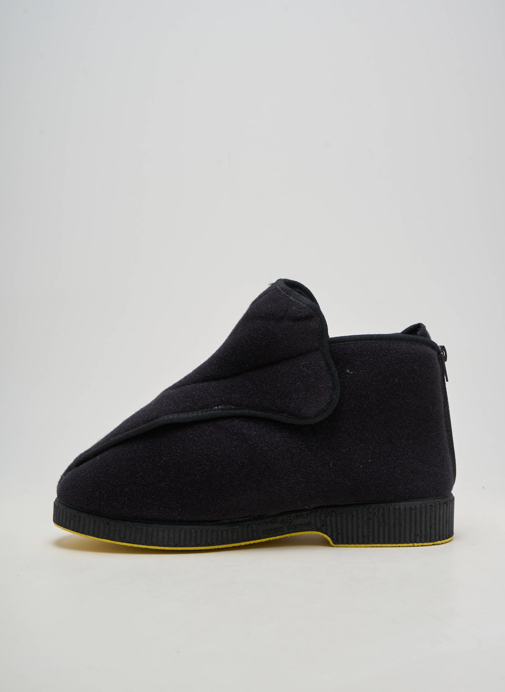 Chaussons/pantoufles fermeture scratch bout rond noir EMANUELA unisexe