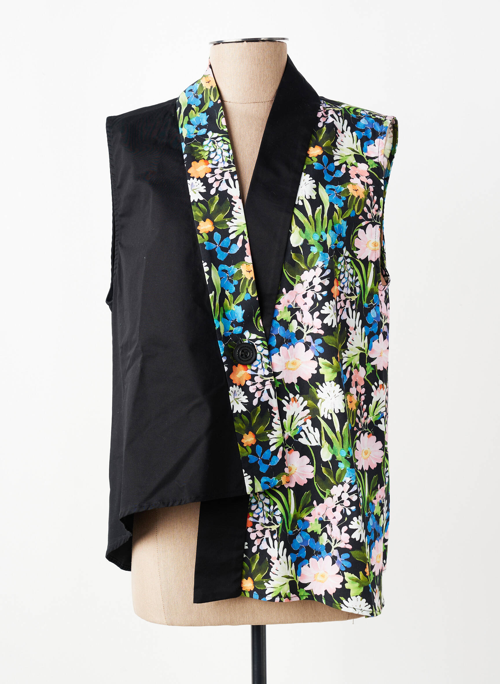 Gilet sans manche fermeture boutonnée sur le devant noir RHUM RAISIN femme