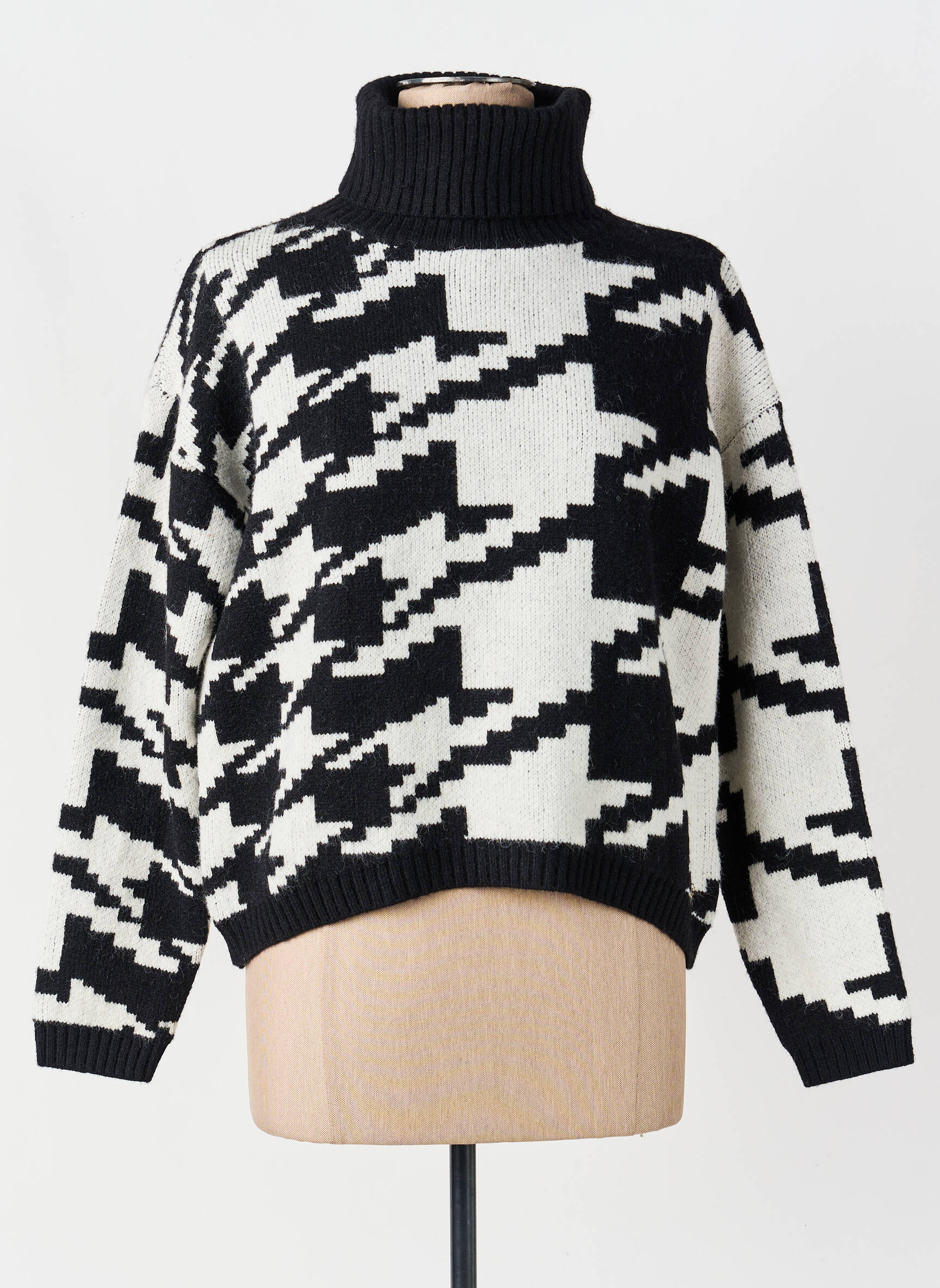 Pull col roulé coupe droite manches longues noir ARTIGLI femme