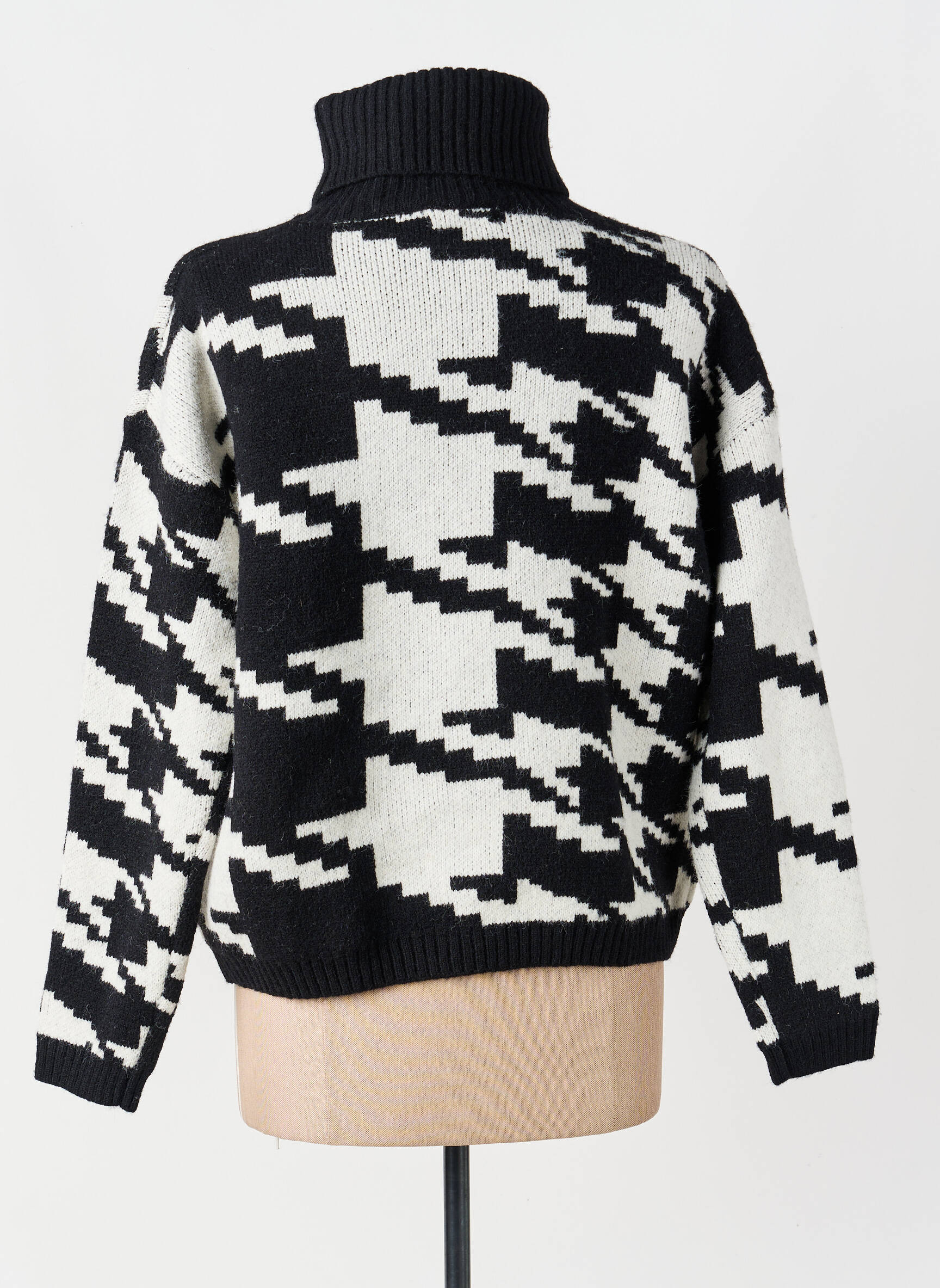 Pull col roulé coupe droite manches longues noir ARTIGLI femme