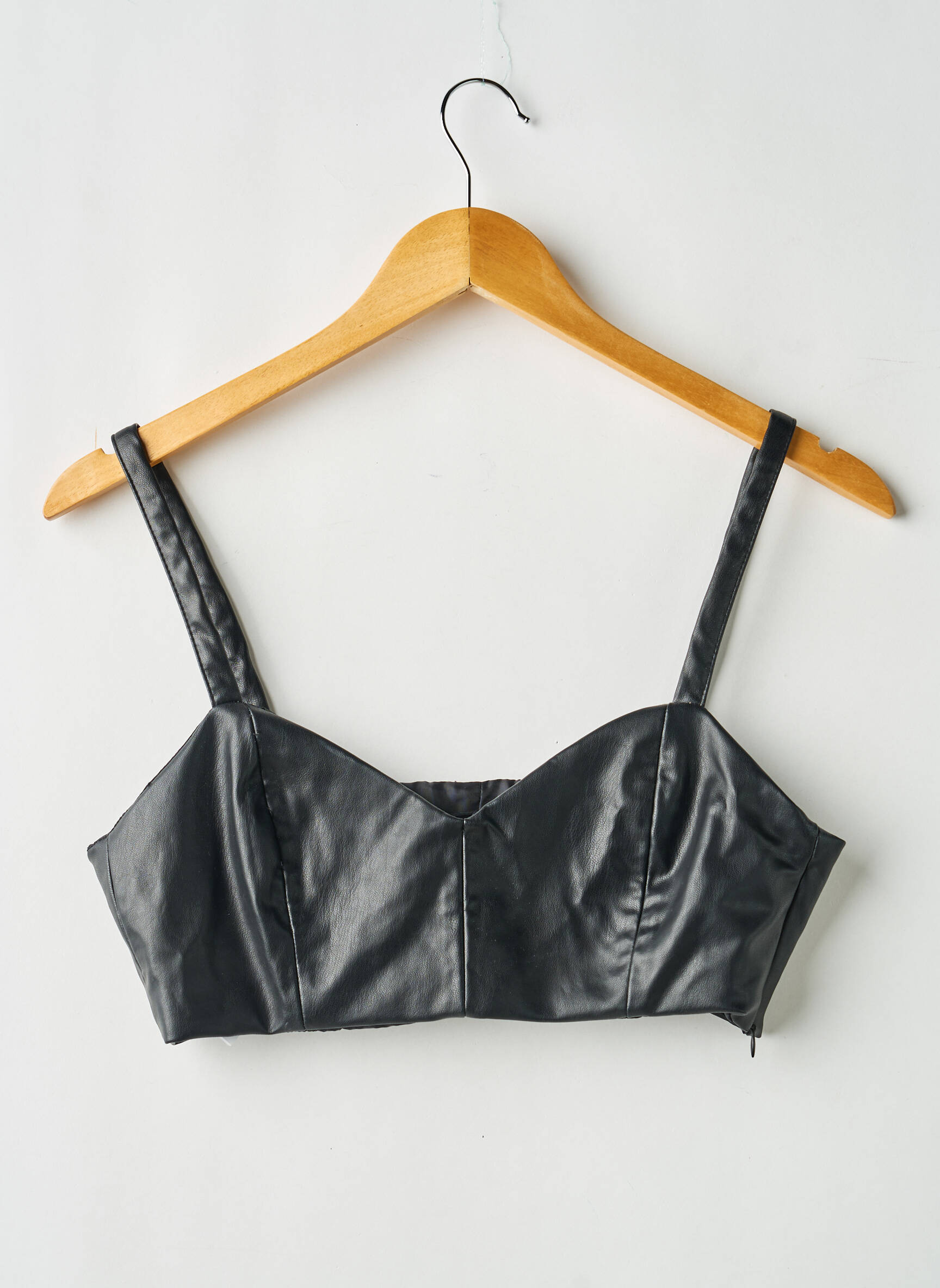 Top coupe cintrée fines bretelles noir ZARA femme
