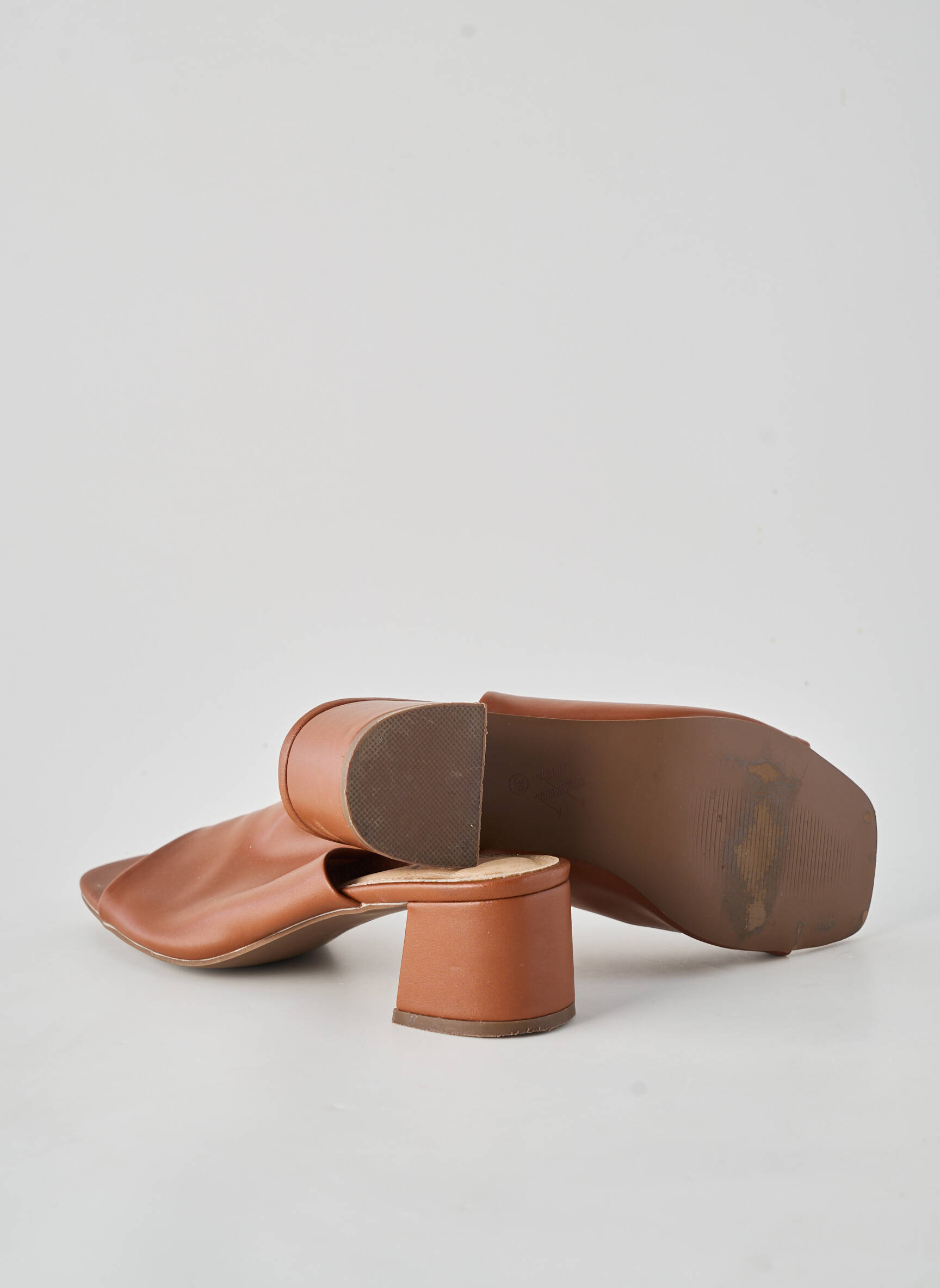 Mules/sabots matière lisse talon de 4 à 6cm marron VANESSA WU femme