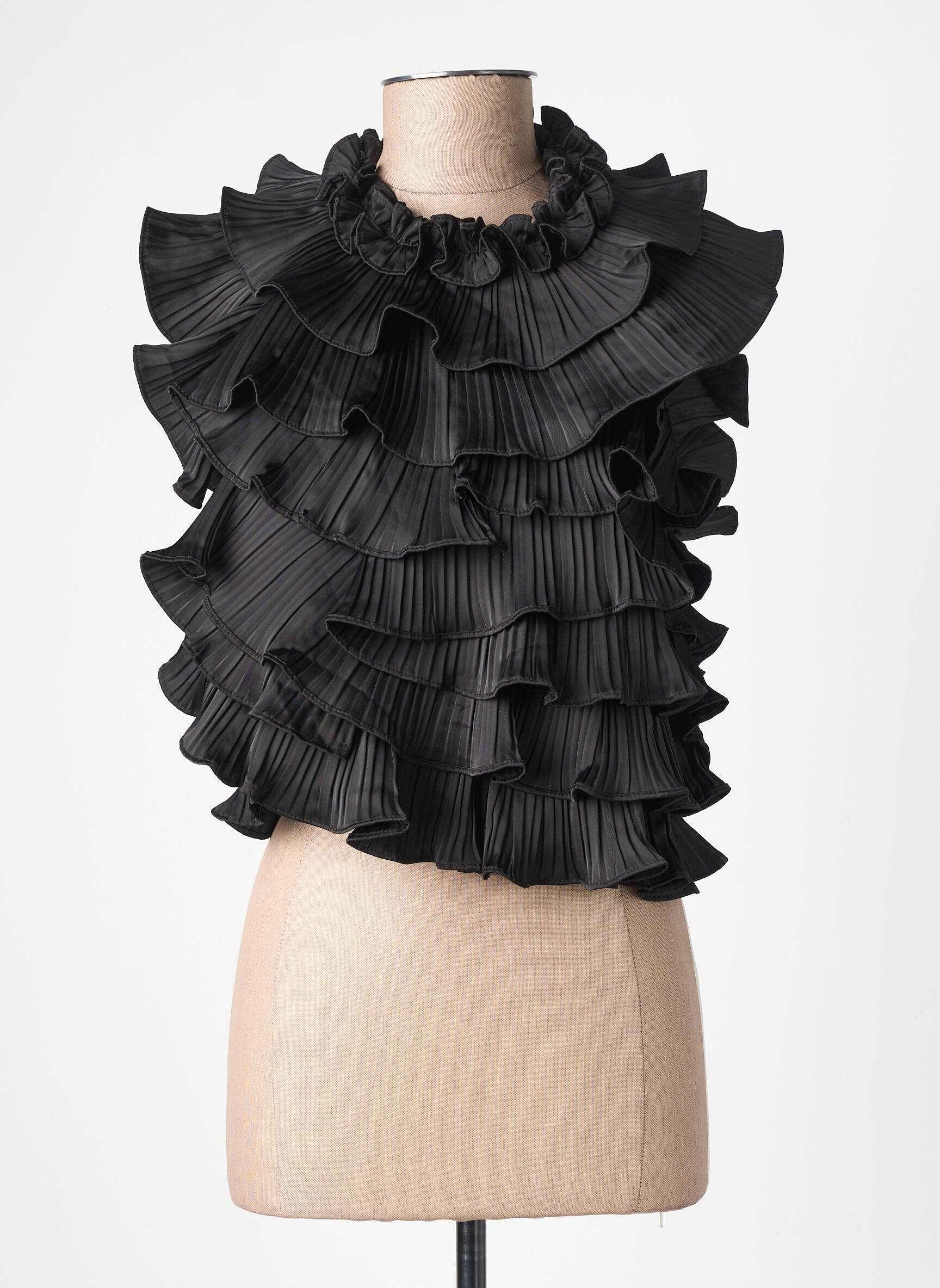 Top coupe cintrée sans manche noir LUMINE femme