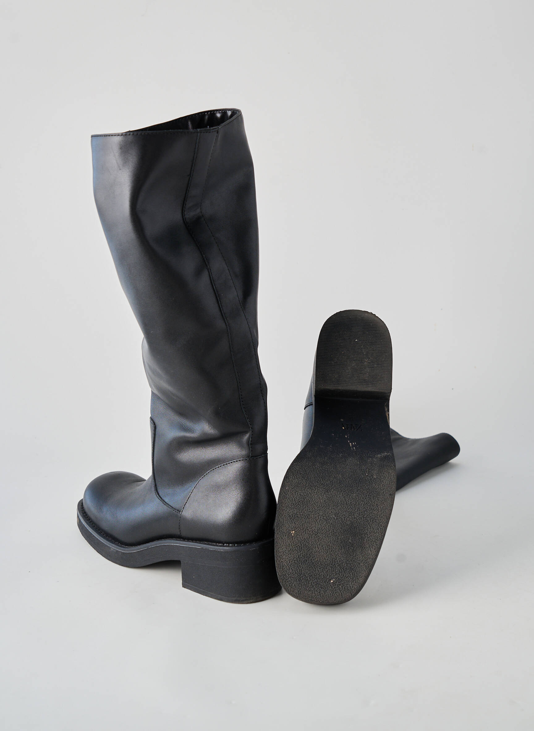 Bottes matière lisse talon de 4 à 6cm noir ZARA femme