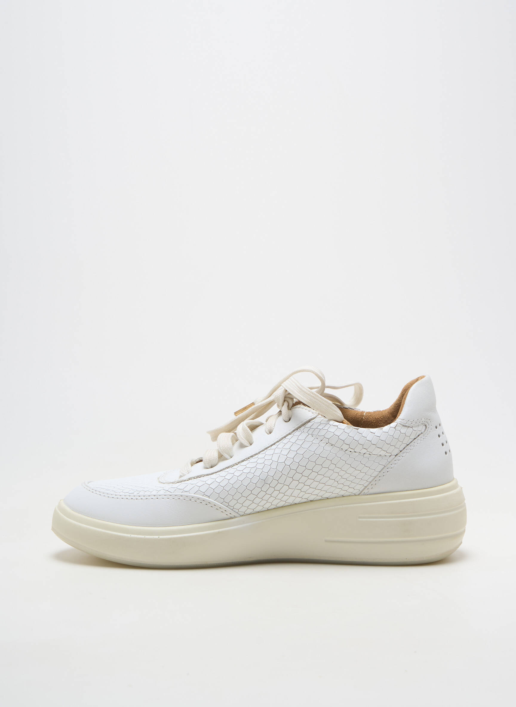 Baskets matière lisse talon de 4 à 6cm blanc TBS femme