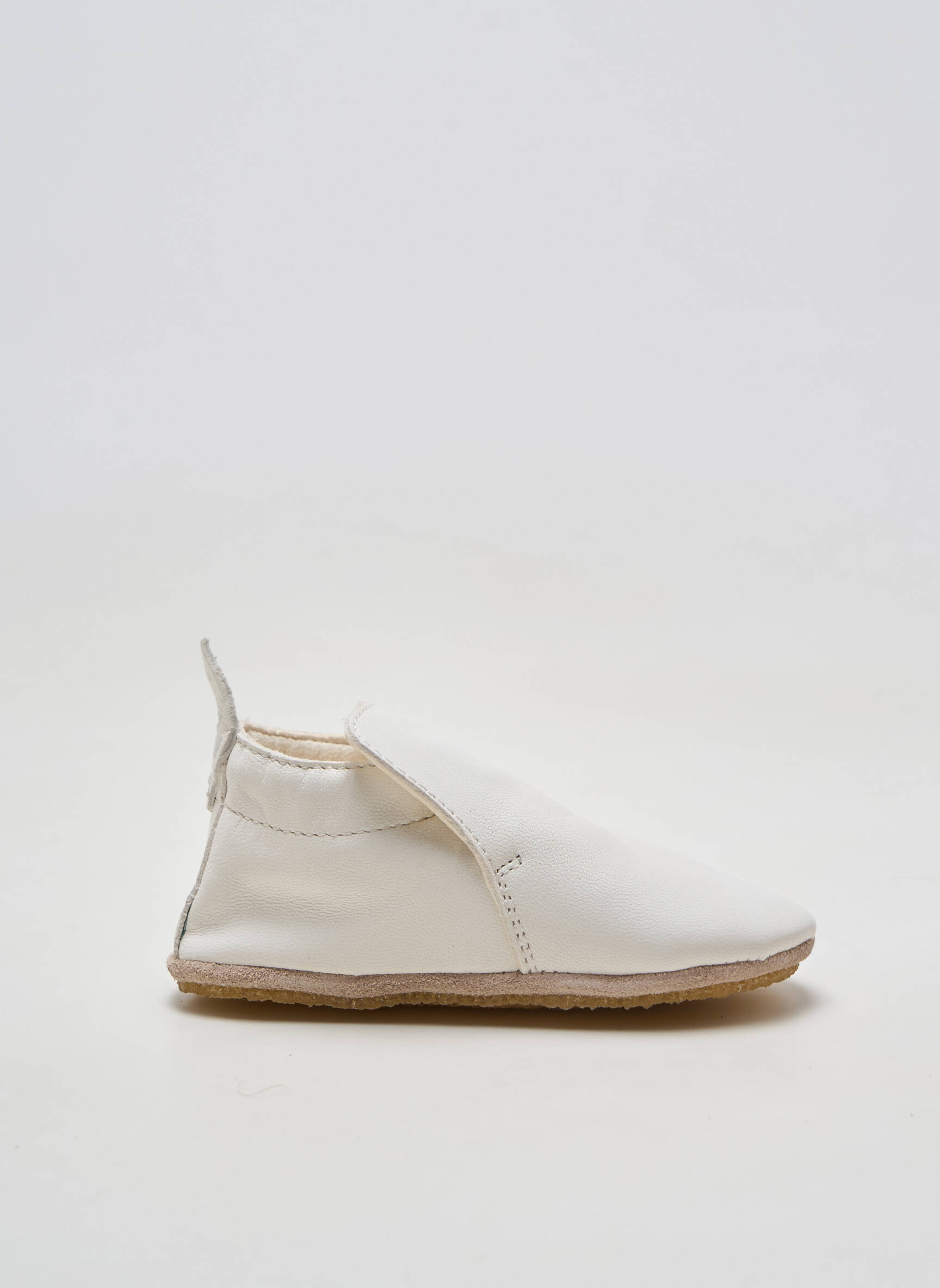 Chaussons/pantoufles matière lisse bout rond blanc NATURINO enfant
