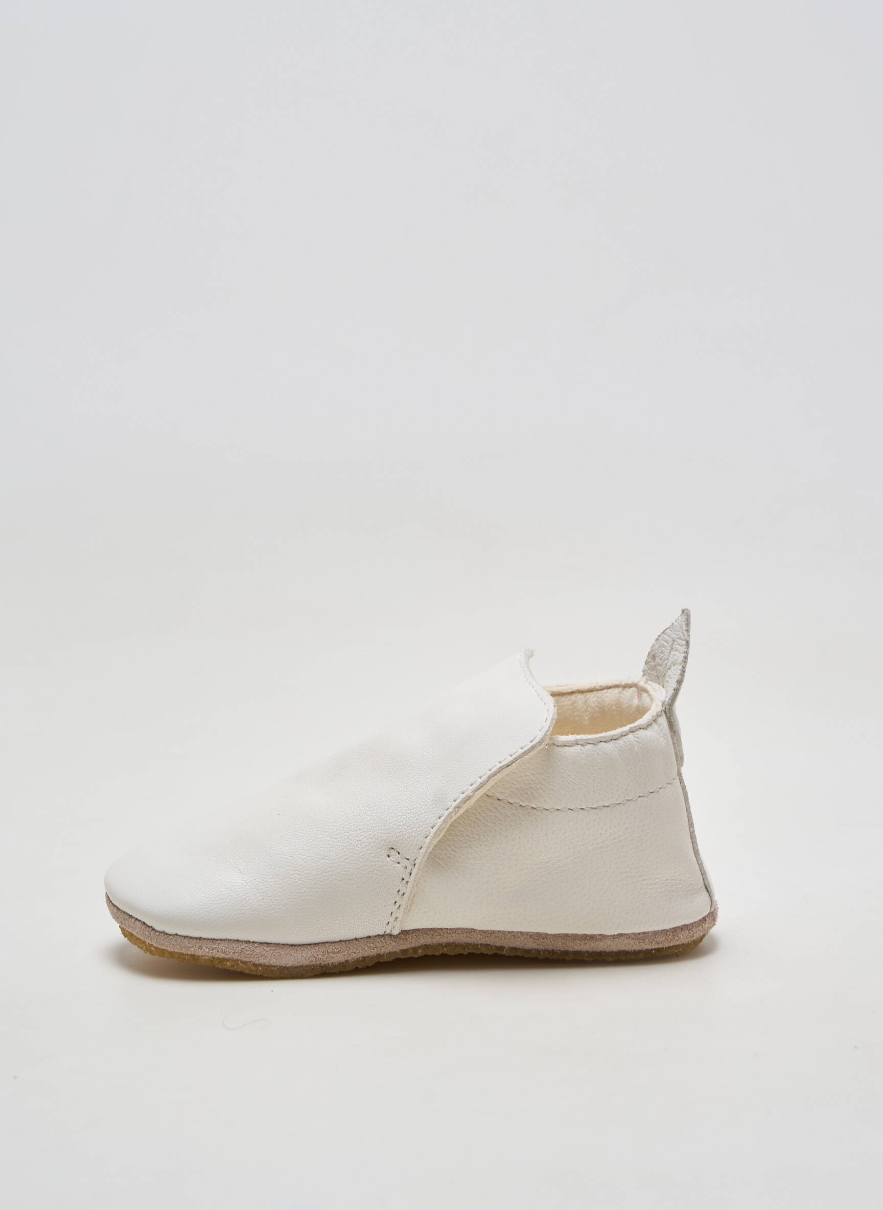 Chaussons/pantoufles matière lisse bout rond blanc NATURINO enfant