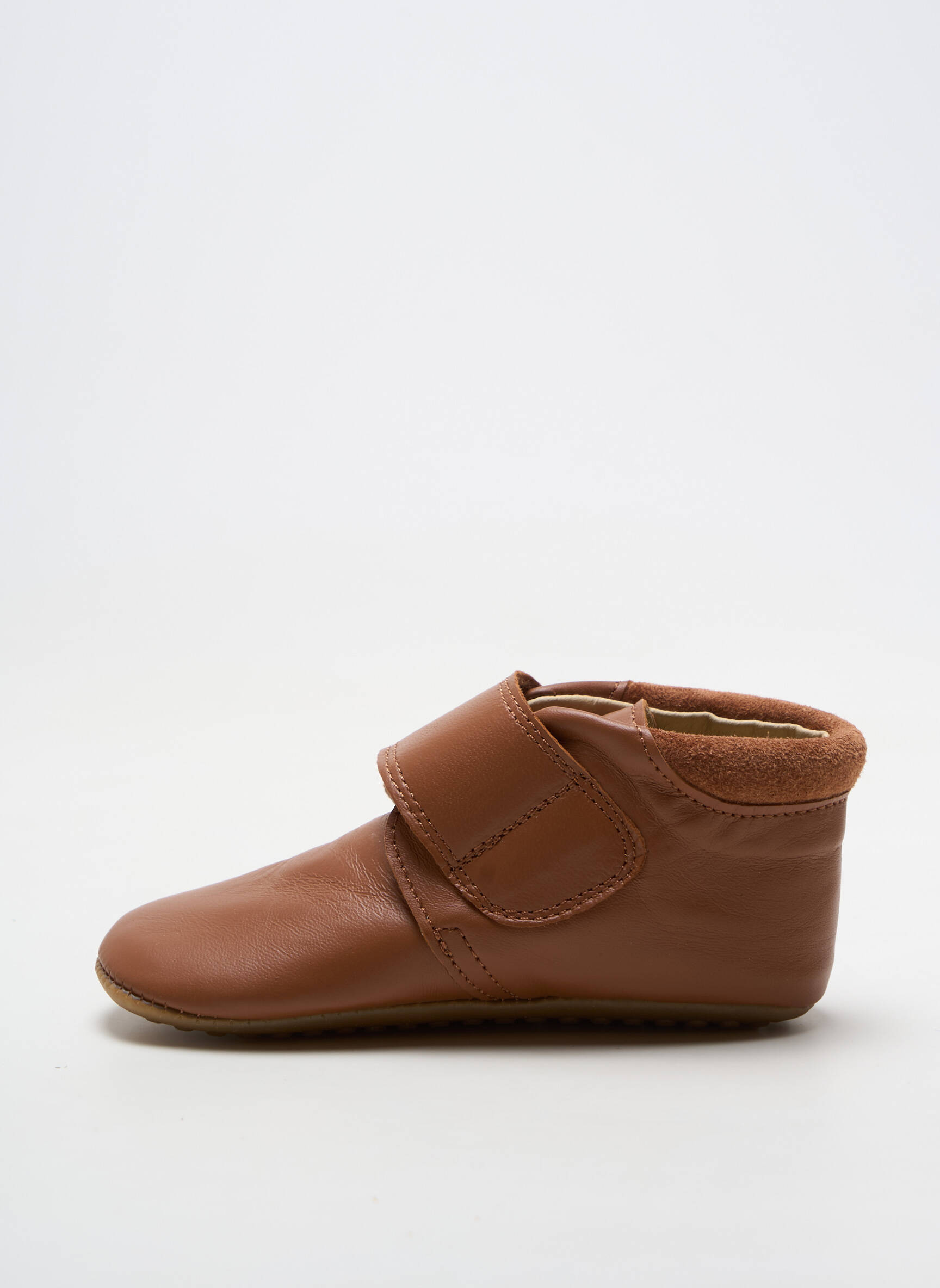 Chaussons/pantoufles matière lisse bout rond marron POM POM garçon