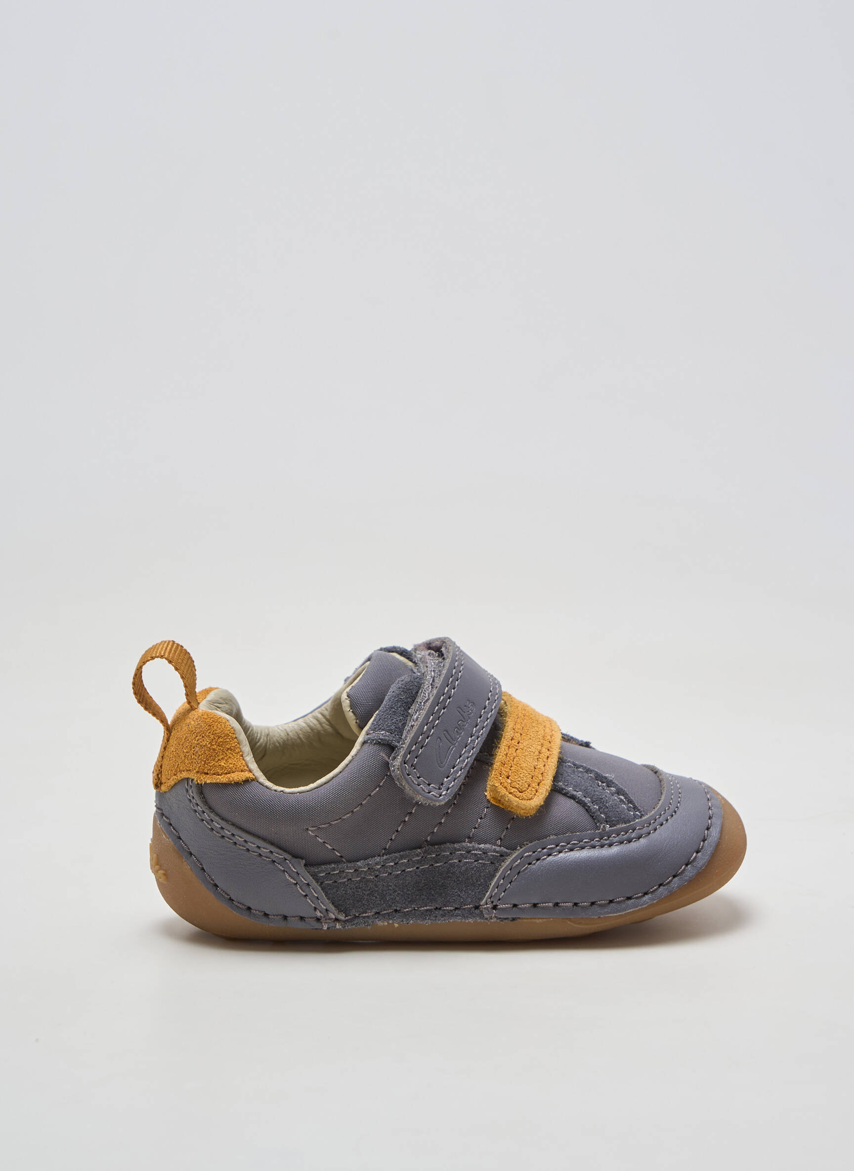 Baskets matière lisse bout rond gris CLARKS garçon