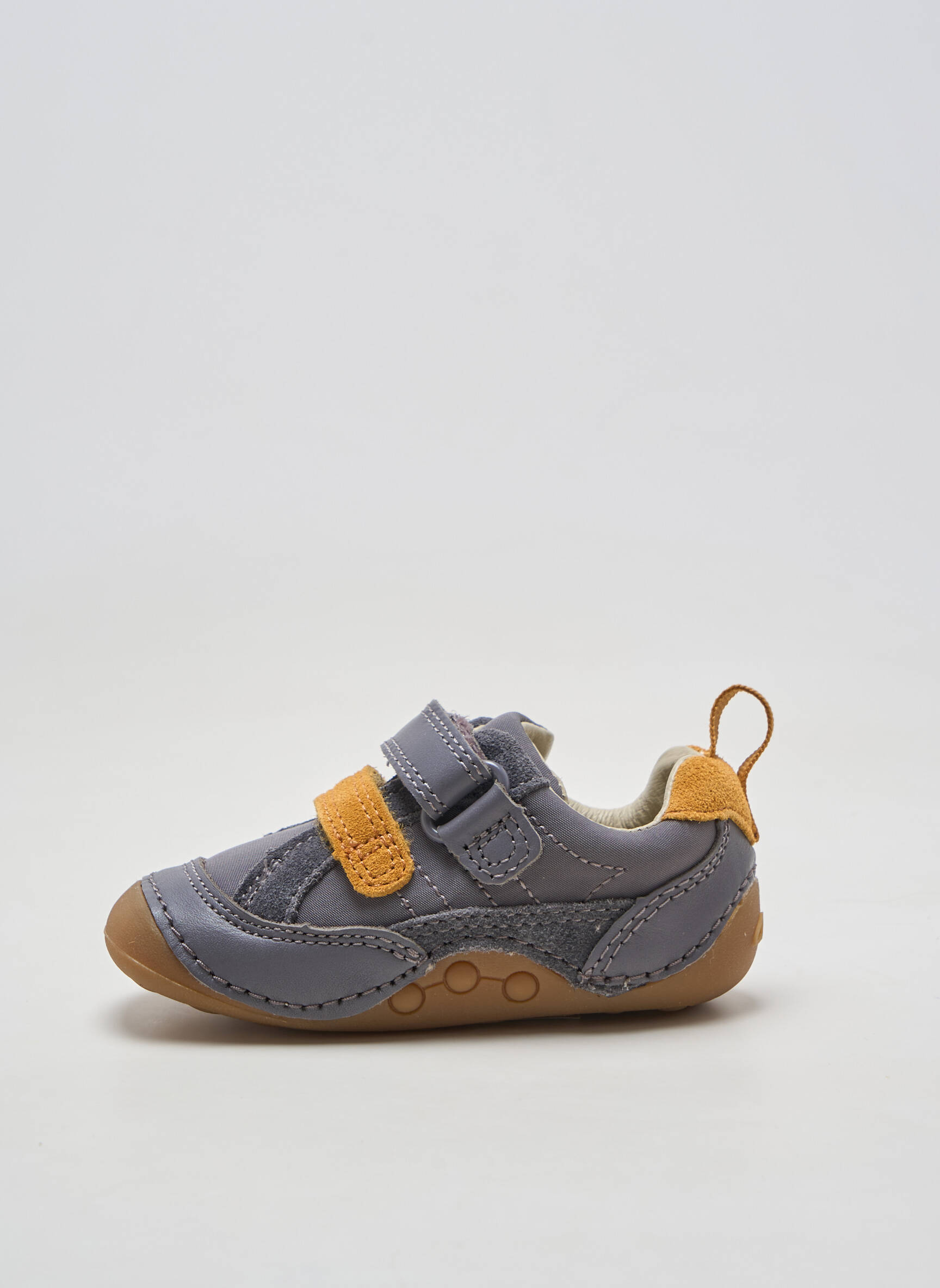 Baskets matière lisse bout rond gris CLARKS garçon
