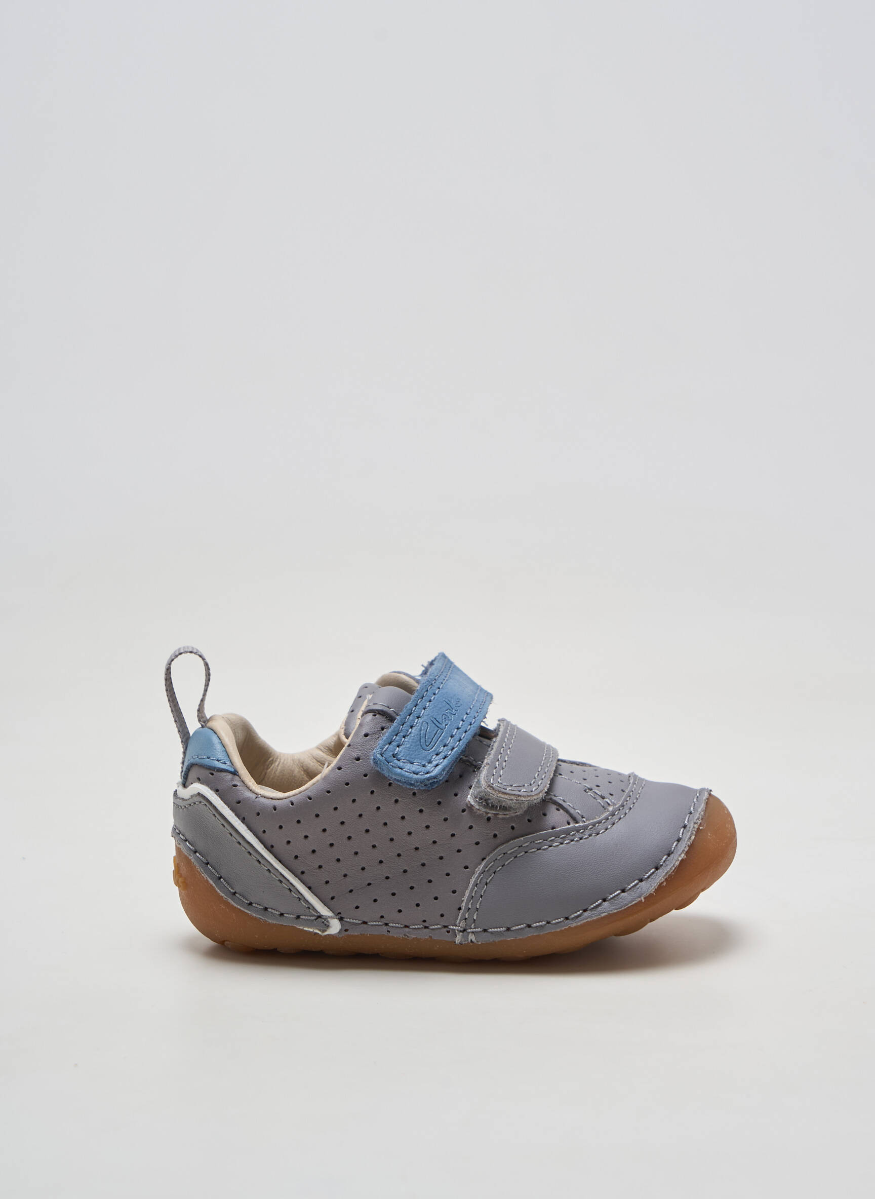 Baskets matière lisse bout rond gris CLARKS garçon