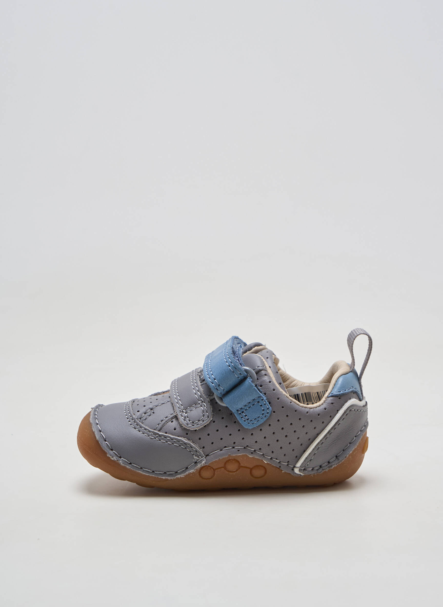 Baskets matière lisse bout rond gris CLARKS garçon