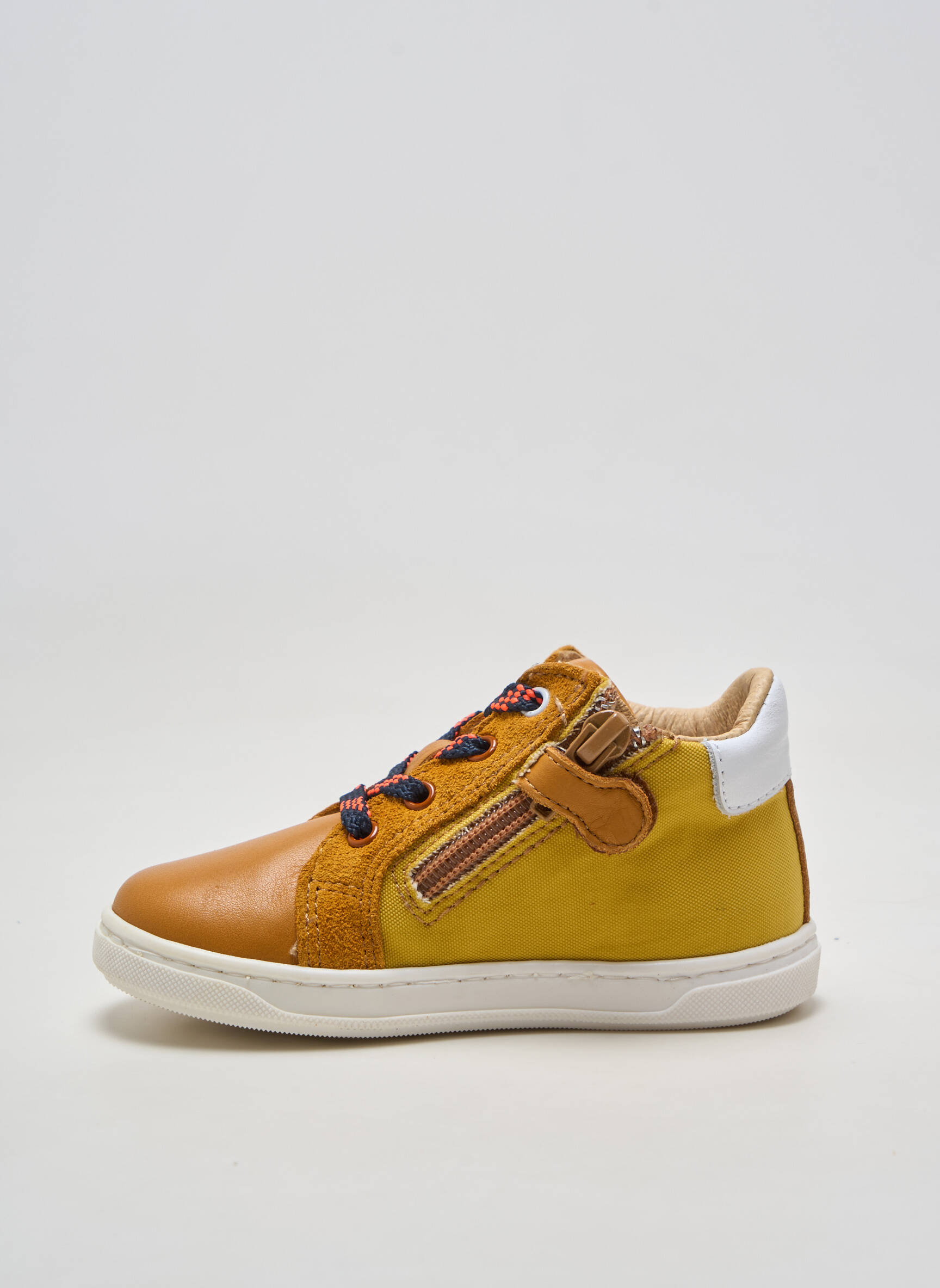 Baskets matière lisse bout rond jaune ACEBOS garçon