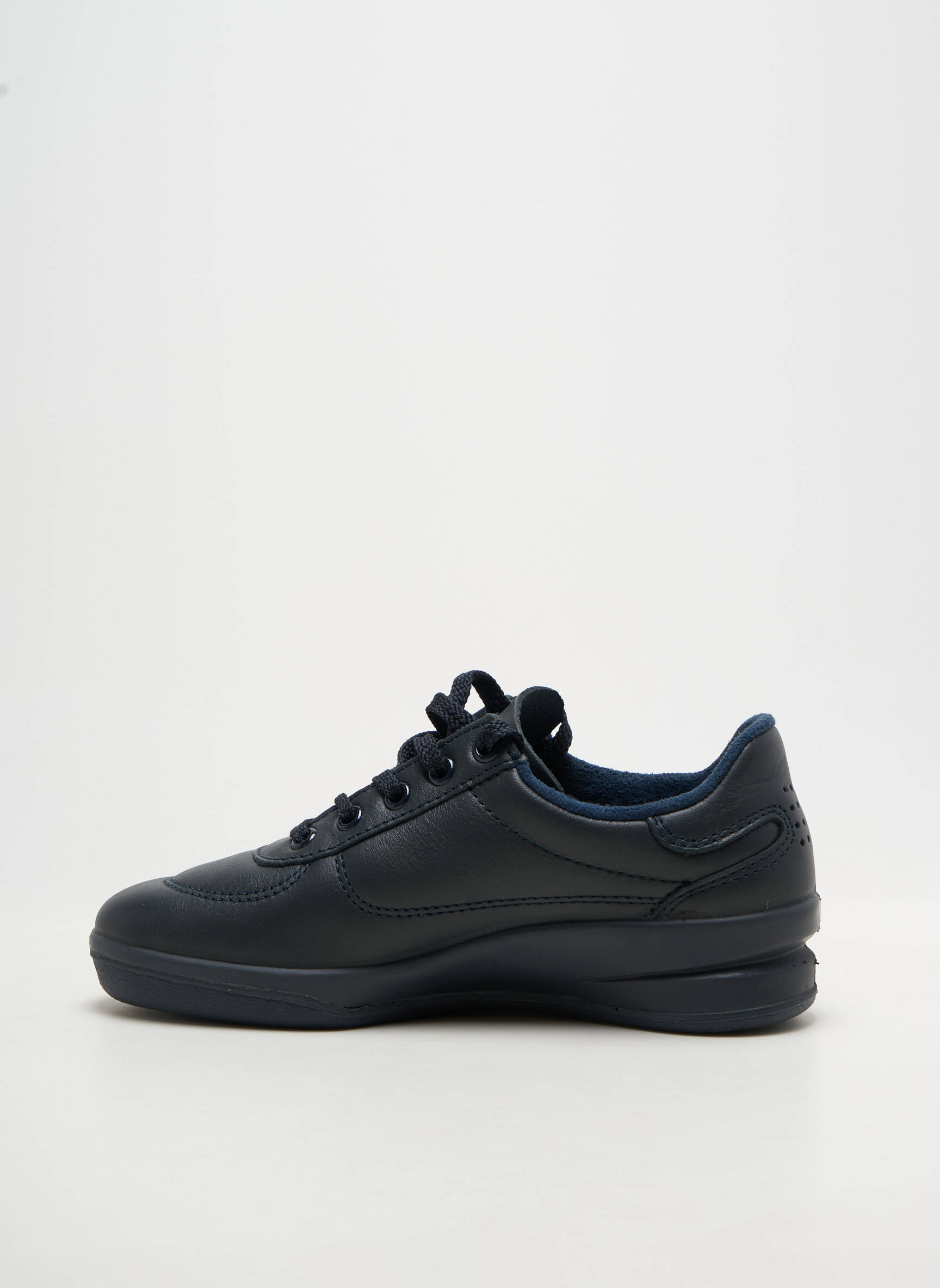Baskets matière lisse bout rond noir TBS homme