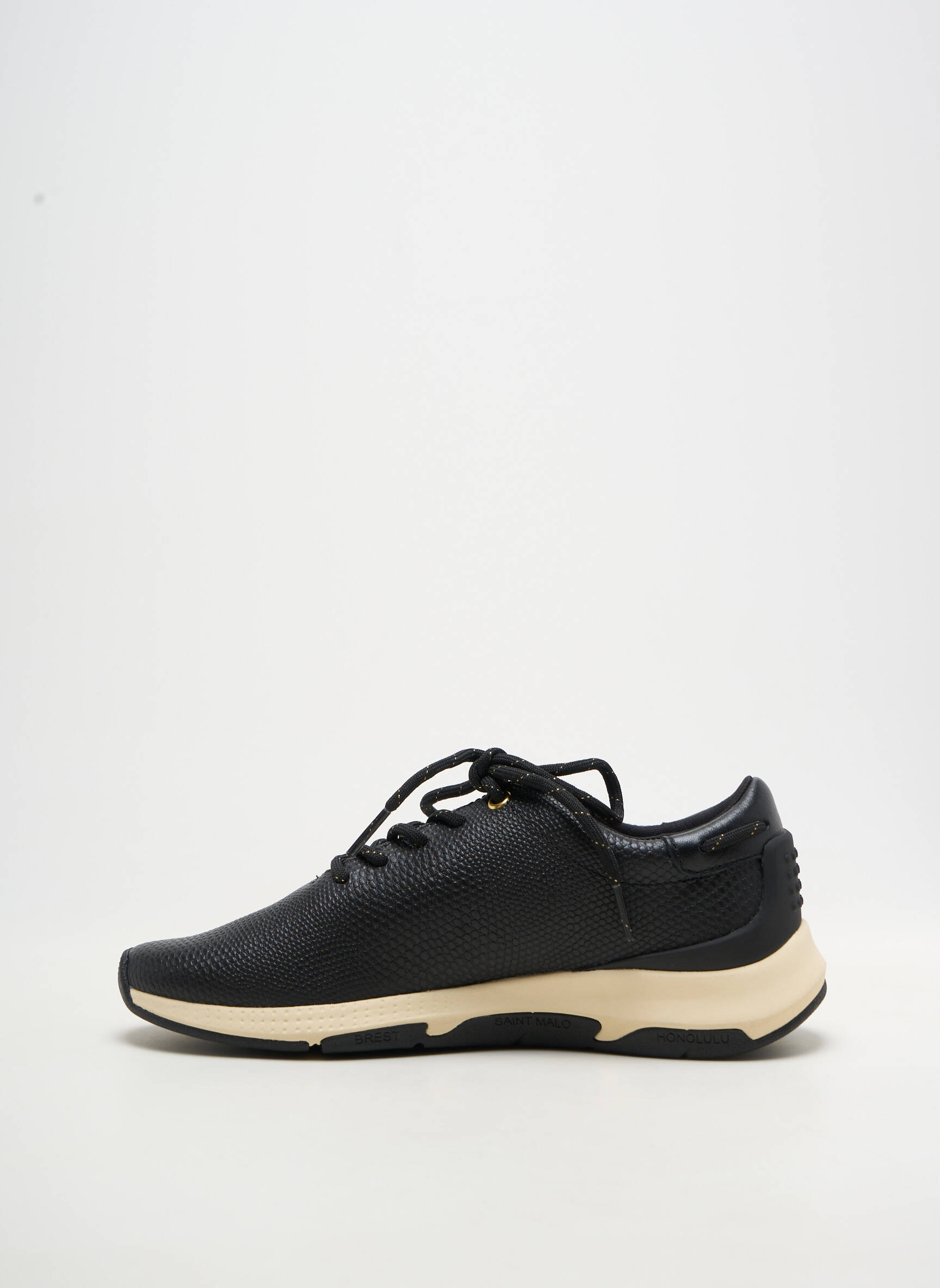 Baskets matière lisse talon plat jusqu'à 3cm noir TBS femme