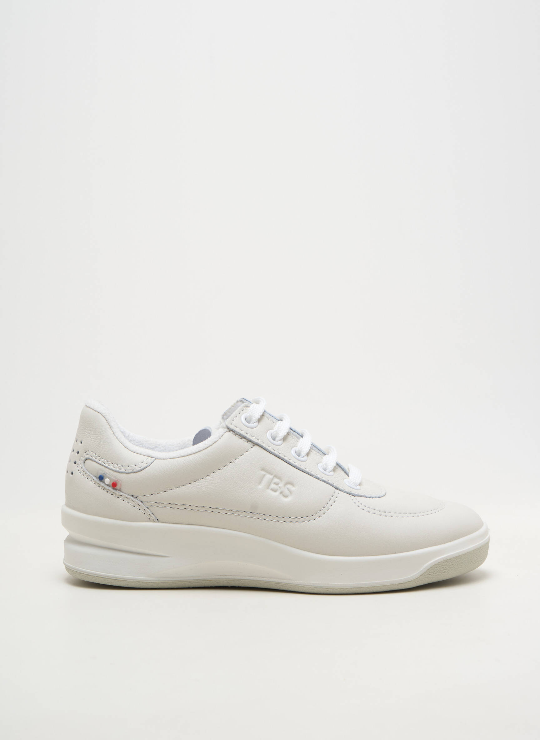 Baskets matière lisse bout rond blanc TBS homme