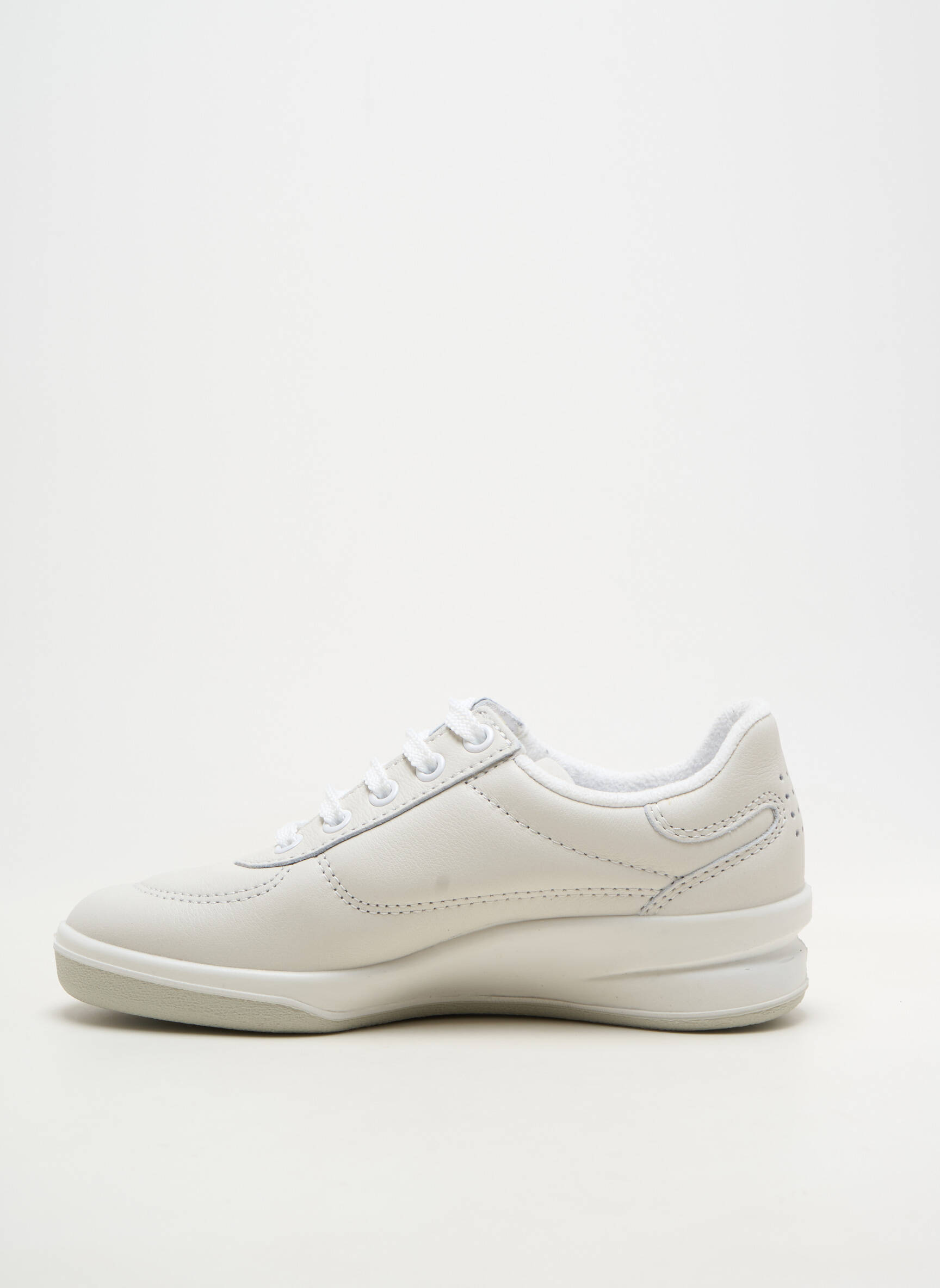 Baskets matière lisse bout rond blanc TBS homme
