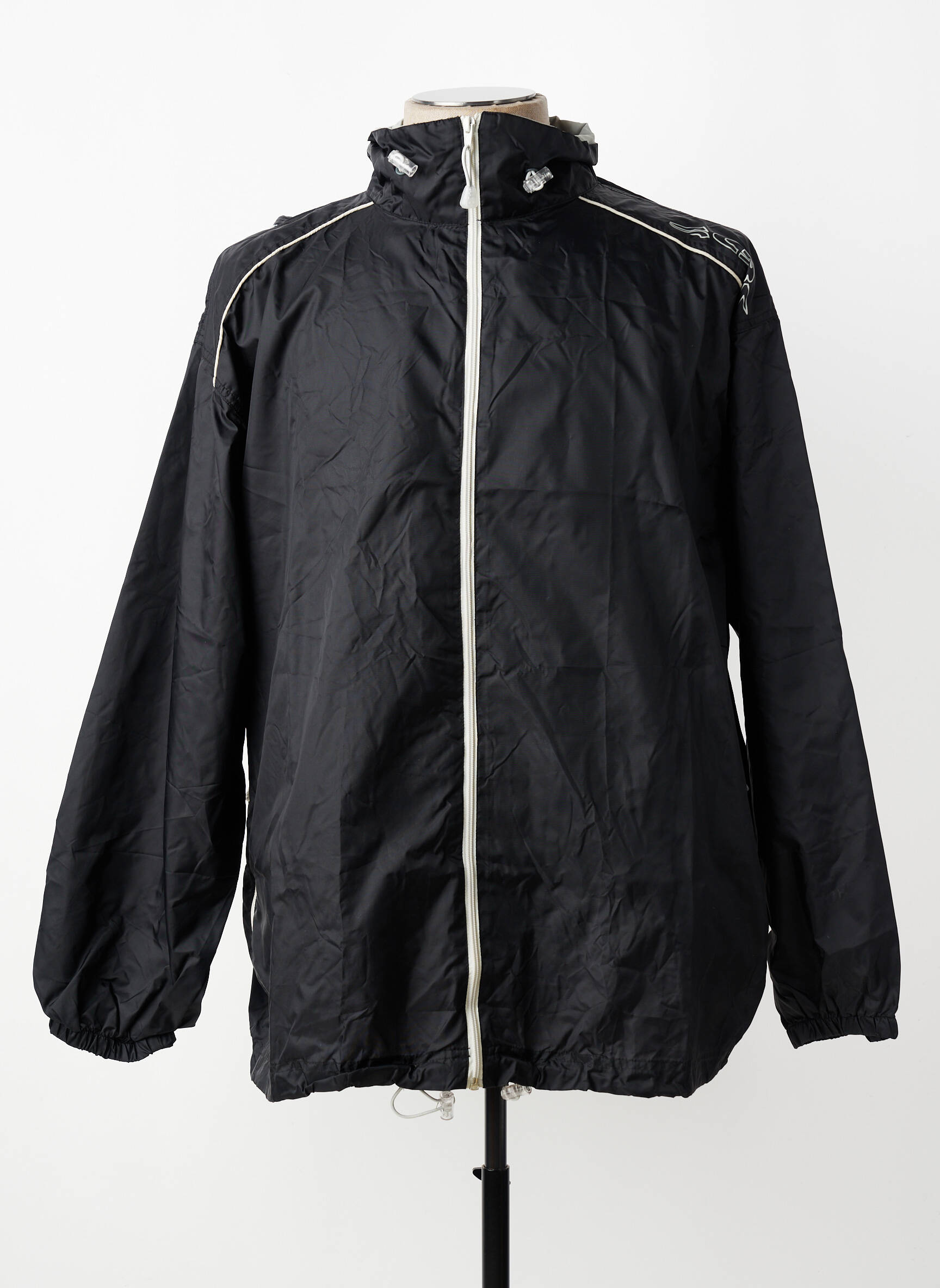 Coupe-vent resserrée sur le bas a capuche noir CBK homme