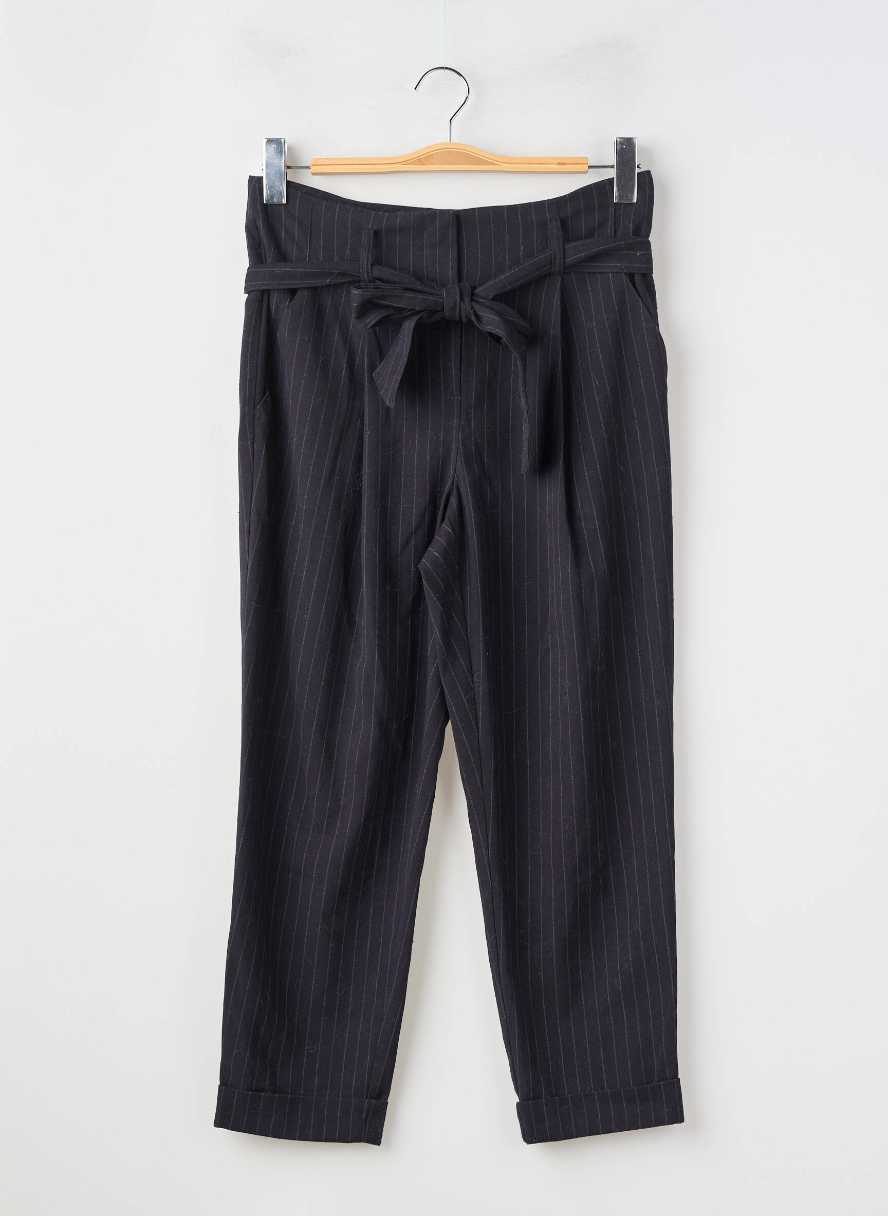 Pantalon droit coupe carotte taille haute noir NEW LOOK femme