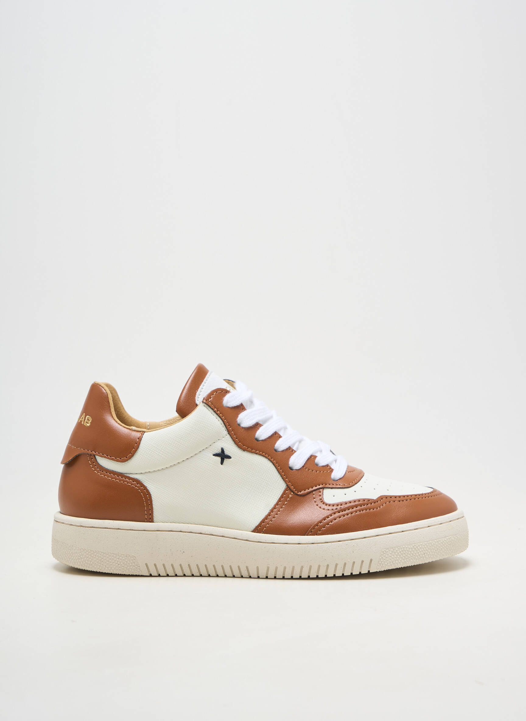 Baskets matière lisse bout rond marron NEWLAB unisexe