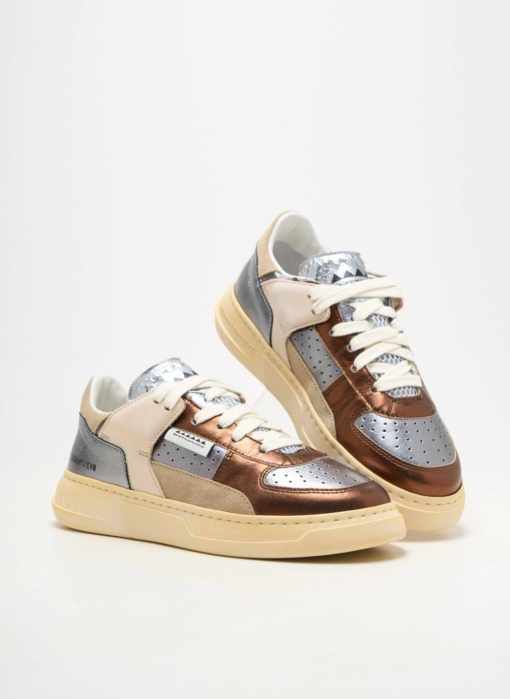 Baskets matière lisse talon plat jusqu'à 3cm gris RUN OF femme