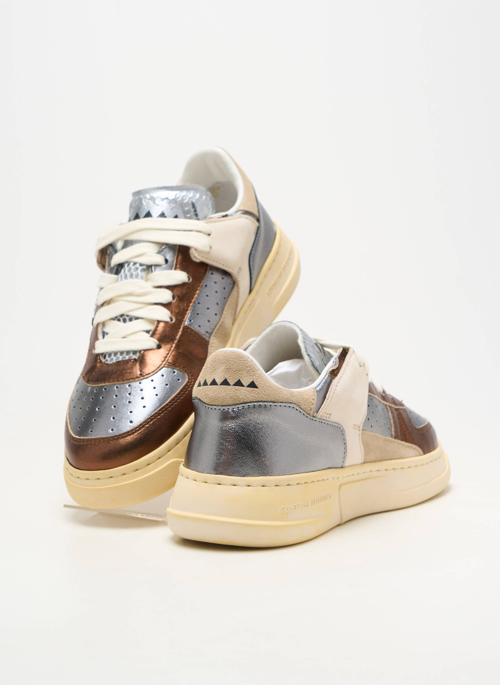 Baskets matière lisse talon plat jusqu'à 3cm gris RUN OF femme