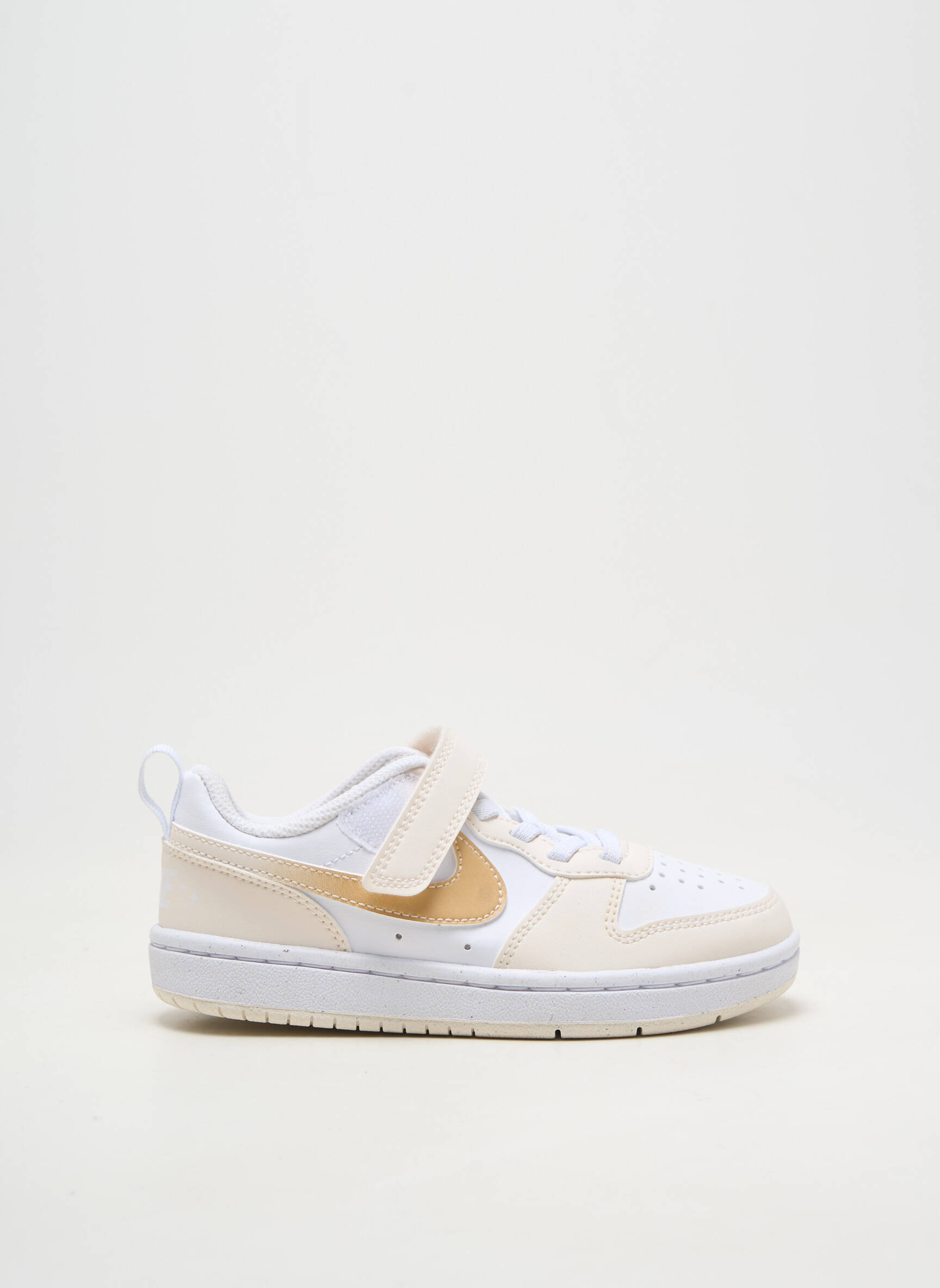 Baskets matière lisse bout rond beige NIKE enfant