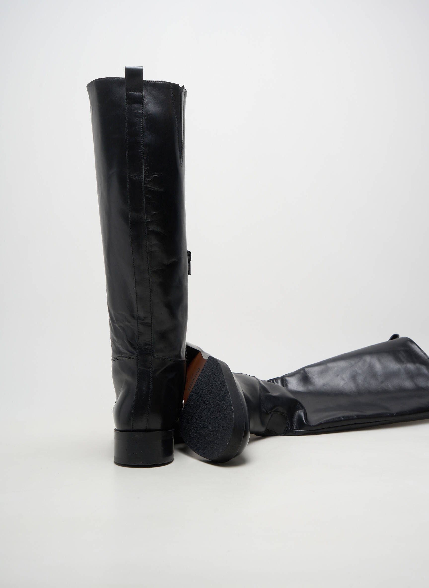 Bottes matière lisse talon de 4 à 6cm noir PERTINI femme