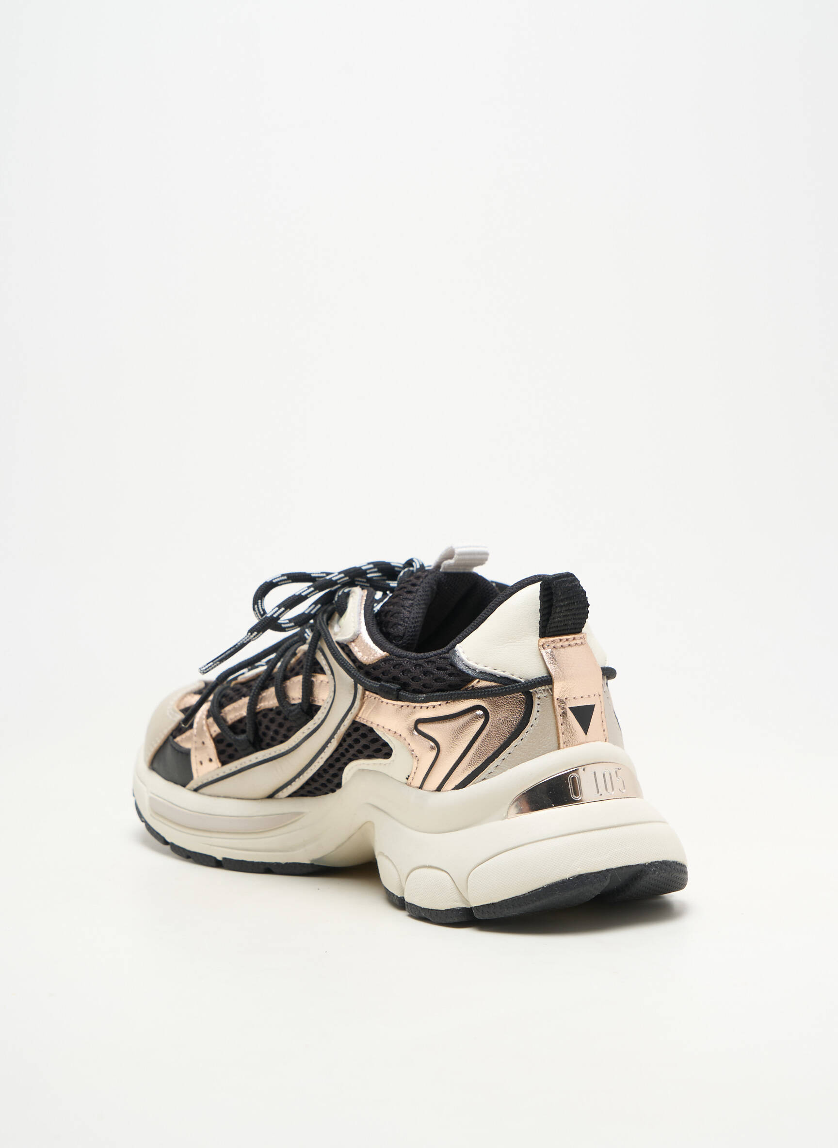 Baskets bout rond talon plat jusqu'à 3cm noir 0-105 femme