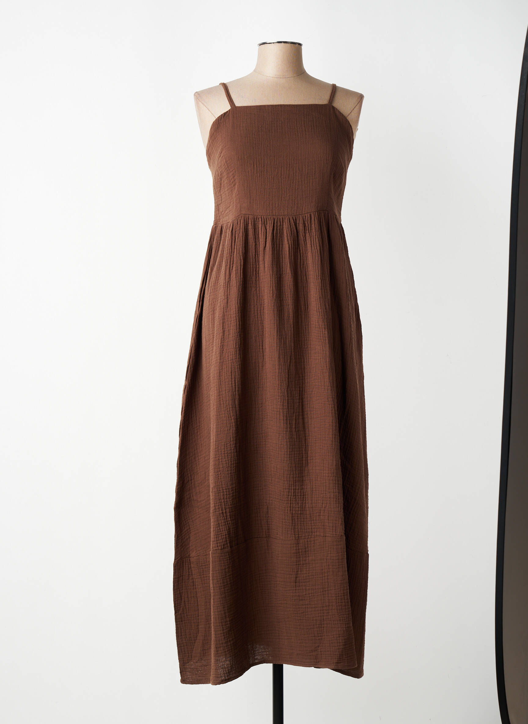 Robe longue tissage crêpe fines bretelles marron LE JARDIN DU LIN femme